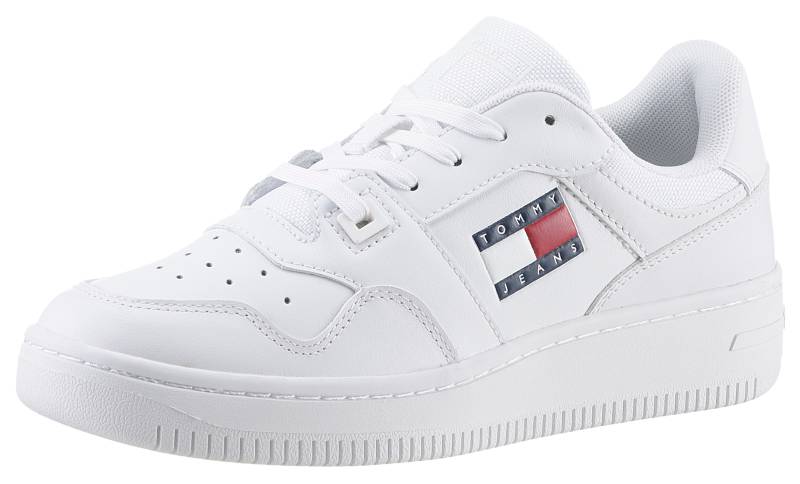 Tommy Jeans Plateausneaker »TJW RETRO BASKET ESS«, Freizeitschuh, Halbschuh, Schnürschuh mit seitlicher Logoflagge von TOMMY JEANS