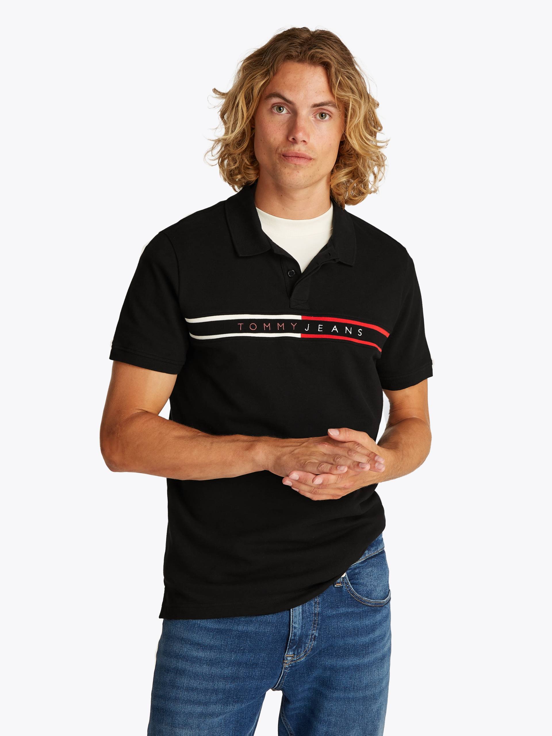 Tommy Jeans Poloshirt »TJM SLIM CHEST FLAG POLO«, Mit Rundhalsausschnitt Tommy Jeans Poloshirt »TJM SLIM CHEST FLAG POLO«, Mit Rundhalsausschnitt von TOMMY JEANS