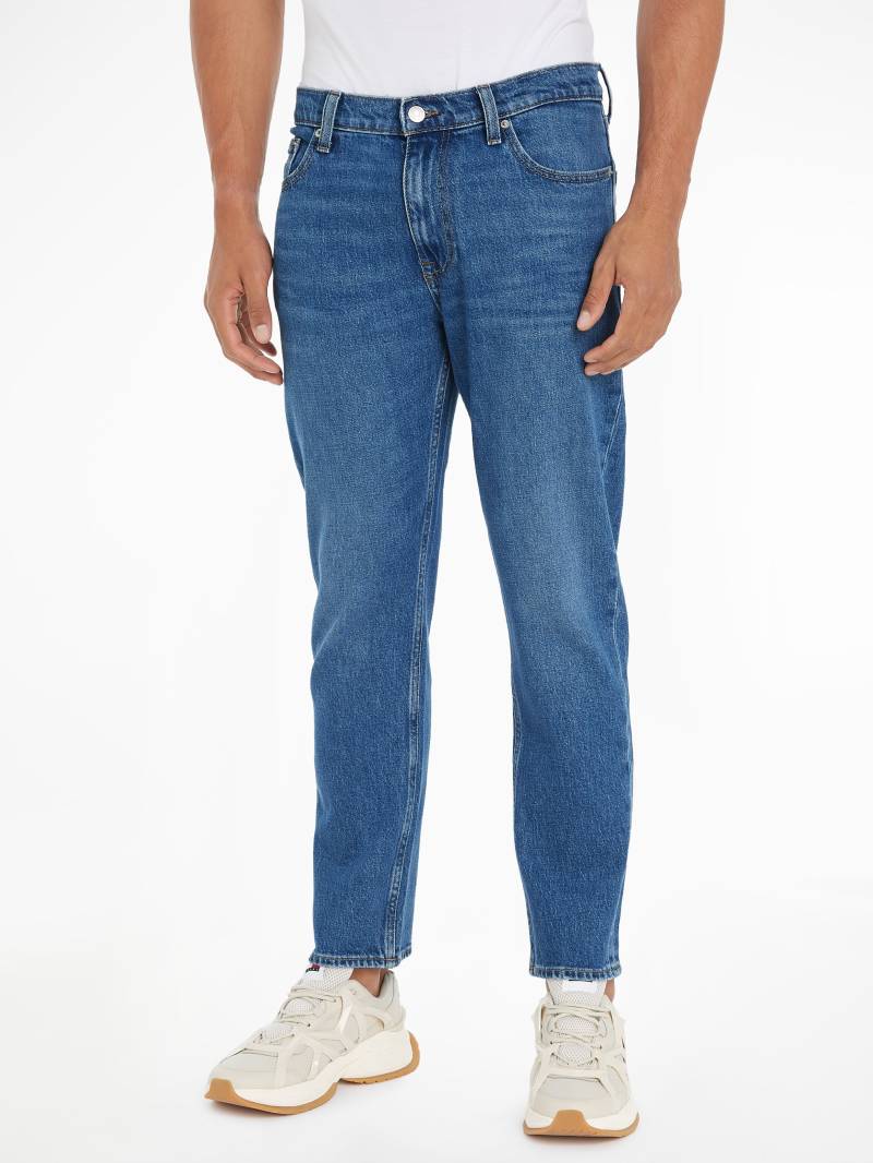 Tommy Jeans Regular-fit-Jeans »DAD JEAN RGLR TPRD«, mit Logoprägung von TOMMY JEANS