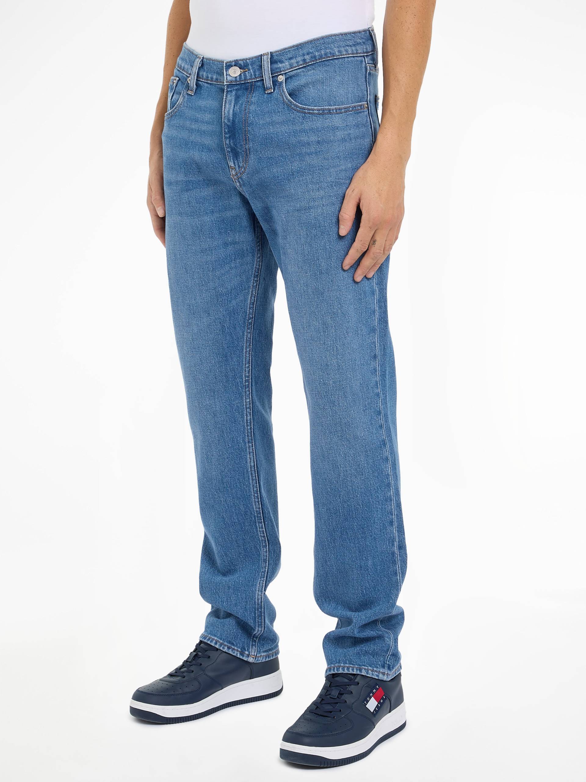 Tommy Jeans Regular-fit-Jeans »RYAN RGLR STRGHT«, mit Logoprägung von TOMMY JEANS
