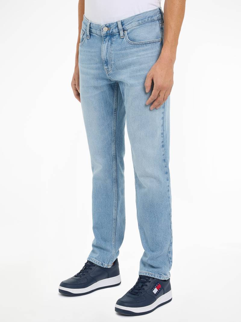 Tommy Jeans Regular-fit-Jeans »RYAN RGLR STRGHT«, mit Logoprägung von TOMMY JEANS