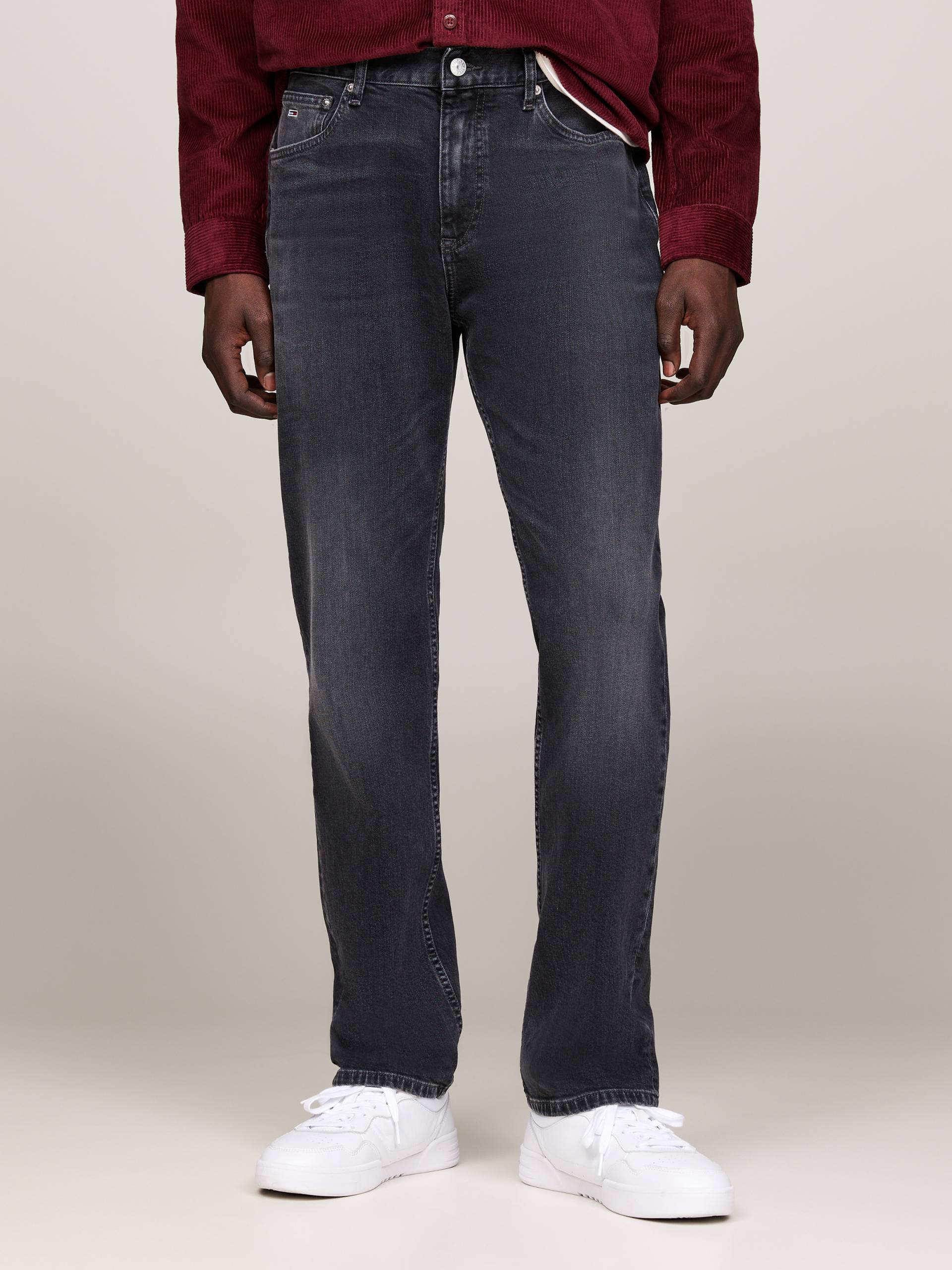 Tommy Jeans Regular-fit-Jeans »RYAN RGLR STRGHT«, mit Logoprägung von TOMMY JEANS