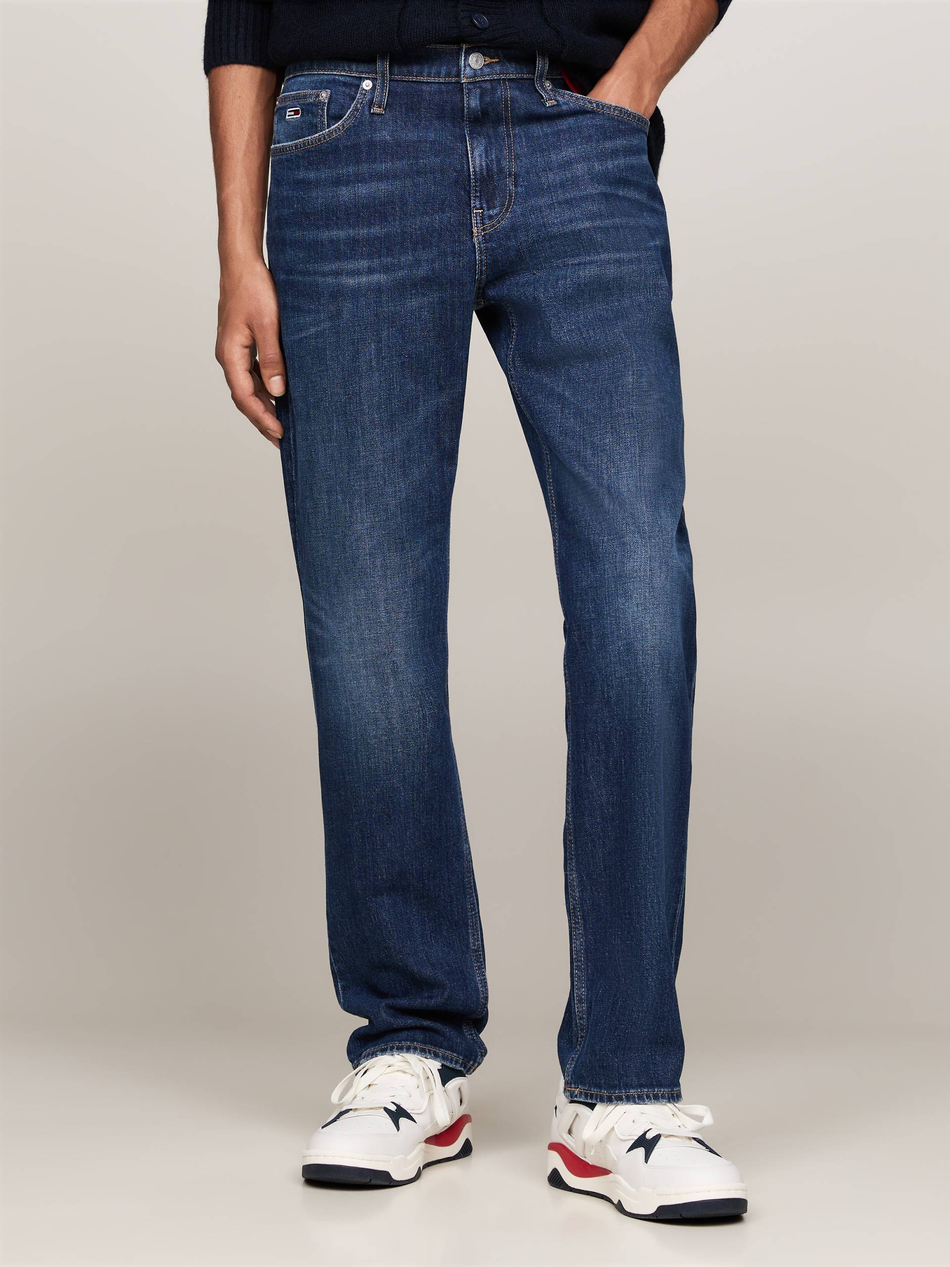 Tommy Jeans Regular-fit-Jeans »RYAN RGLR STRGHT«, mit Logoprägung von TOMMY JEANS