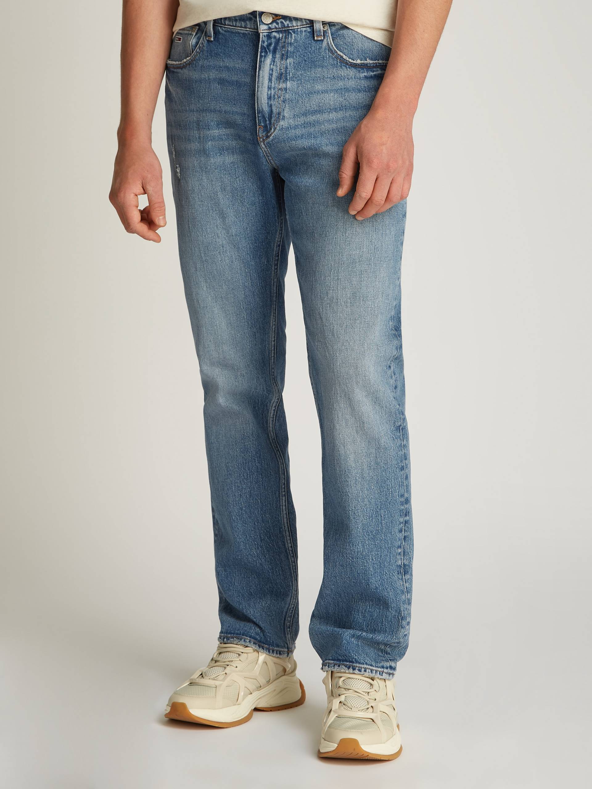 Tommy Jeans Regular-fit-Jeans »RYAN RGLR STRGHT«, mit Logoprägung von TOMMY JEANS