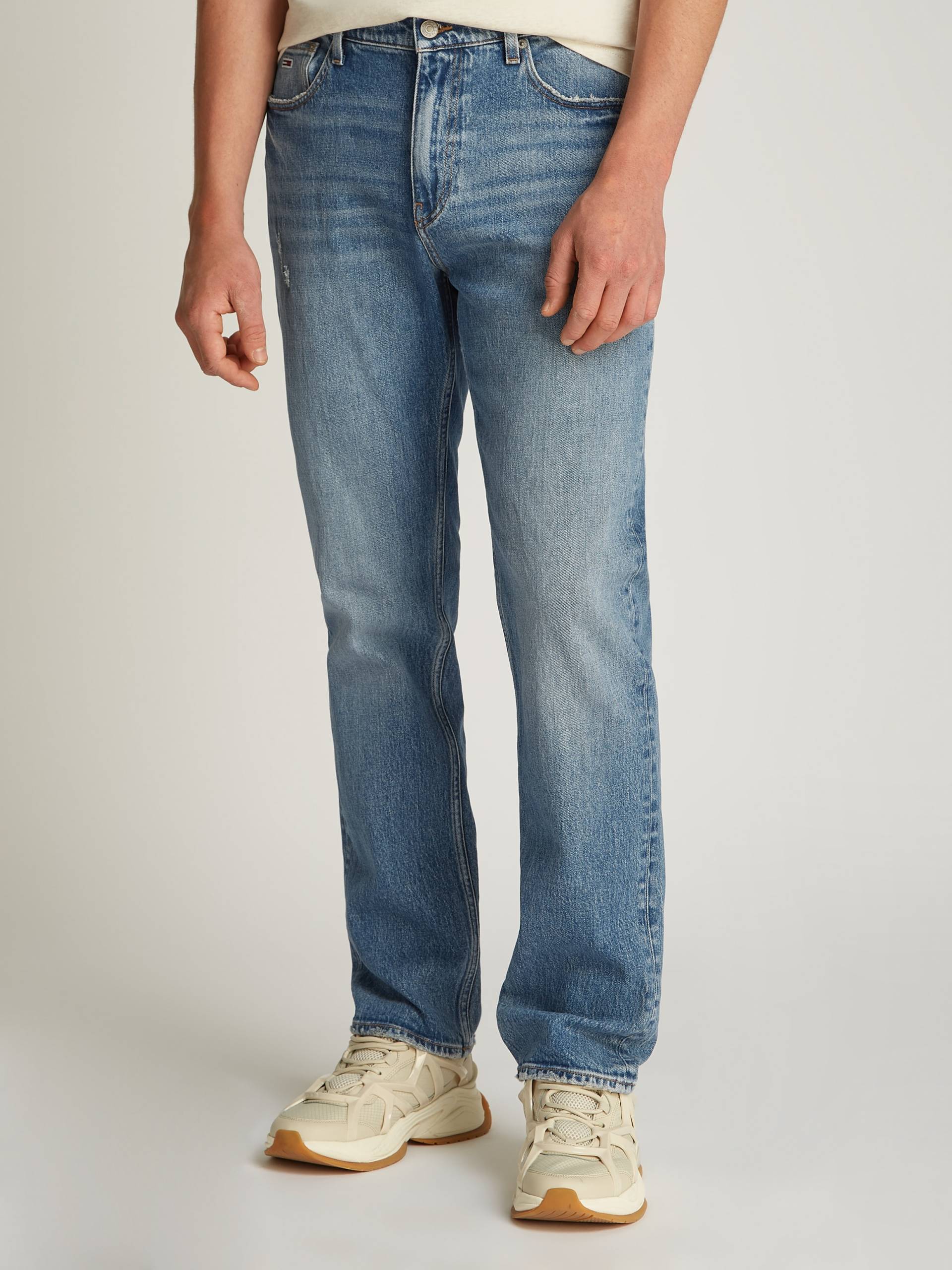 Tommy Jeans Regular-fit-Jeans »RYAN RGLR STRGHT«, mit Logoprägung Tommy Jeans Regular-fit-Jeans »RYAN RGLR STRGHT«, mit Logoprägung von TOMMY JEANS