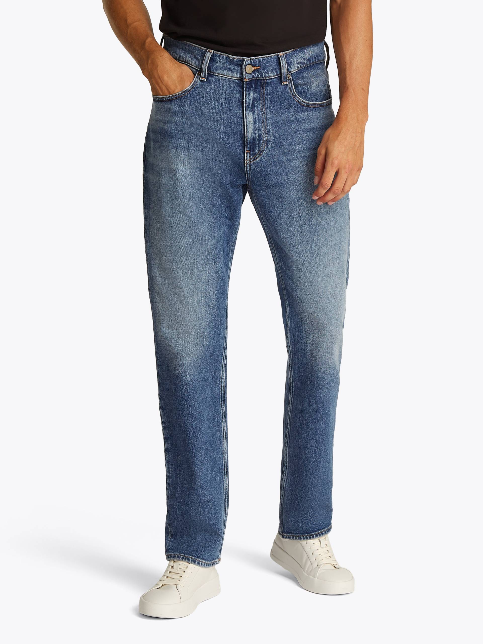 Tommy Jeans Regular-fit-Jeans »RYAN RGLR STRGHT«, mit Logoprägung von TOMMY JEANS