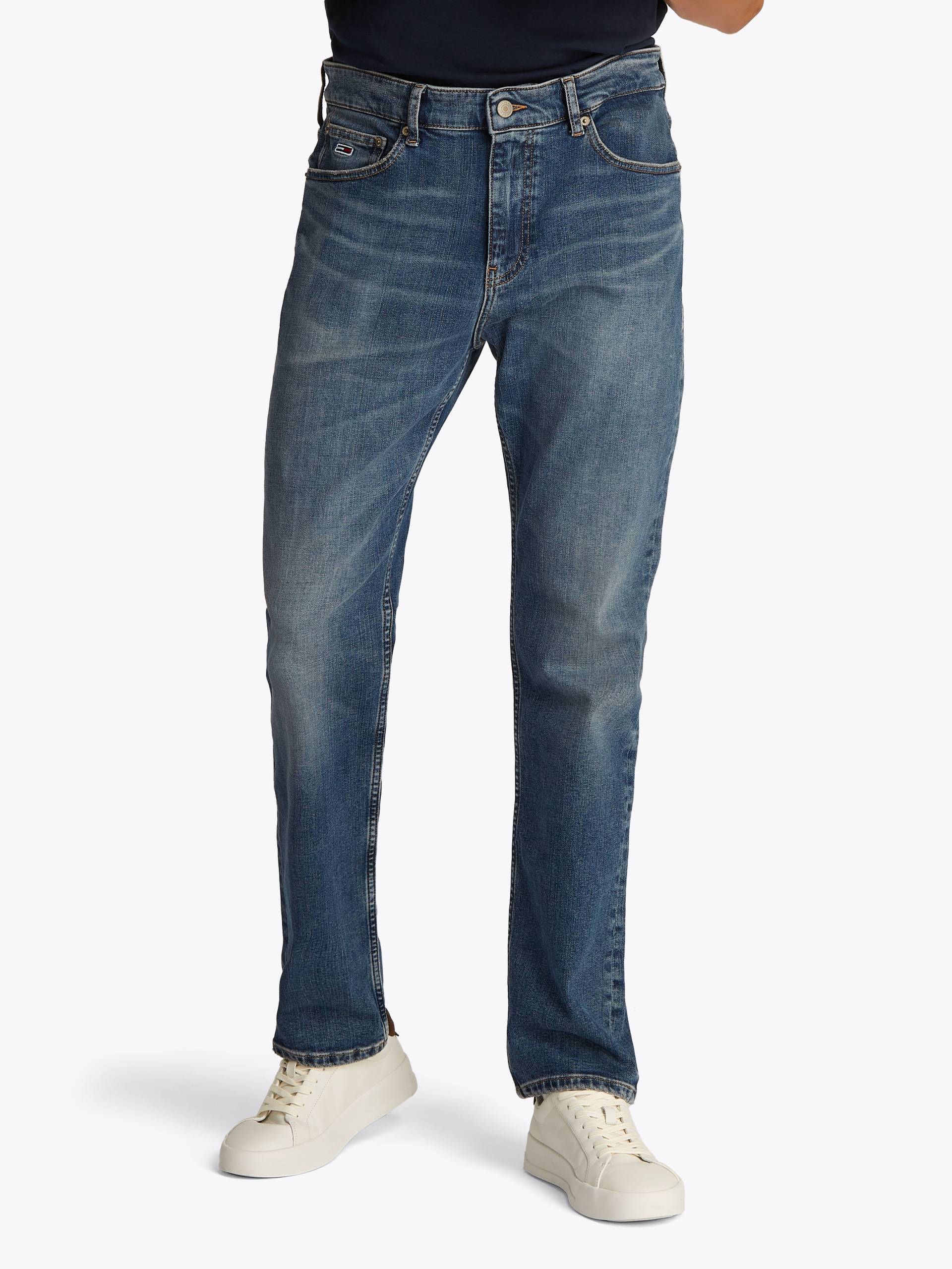 Tommy Jeans Regular-fit-Jeans »RYAN RGLR STRGHT«, mit Logoprägung von TOMMY JEANS