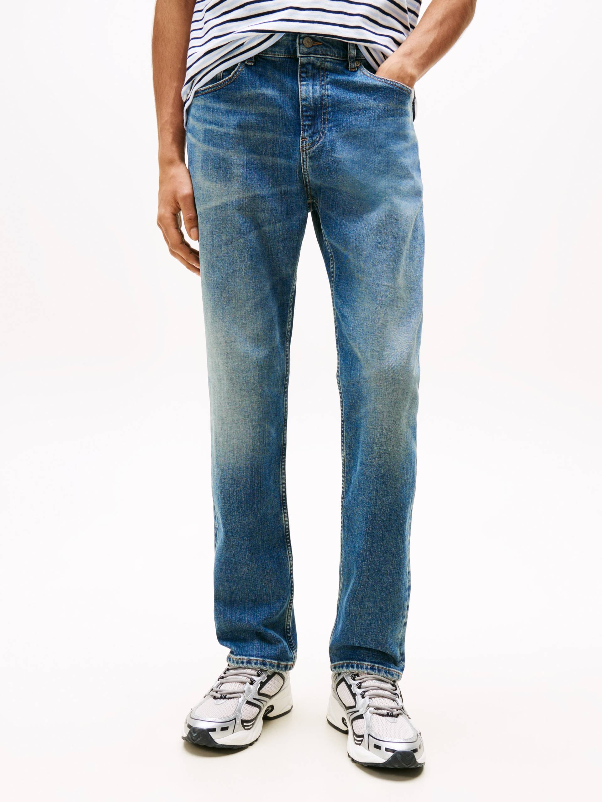 Tommy Jeans Regular-fit-Jeans »RYAN RGLR STRGHT«, mit Logoprägung von TOMMY JEANS