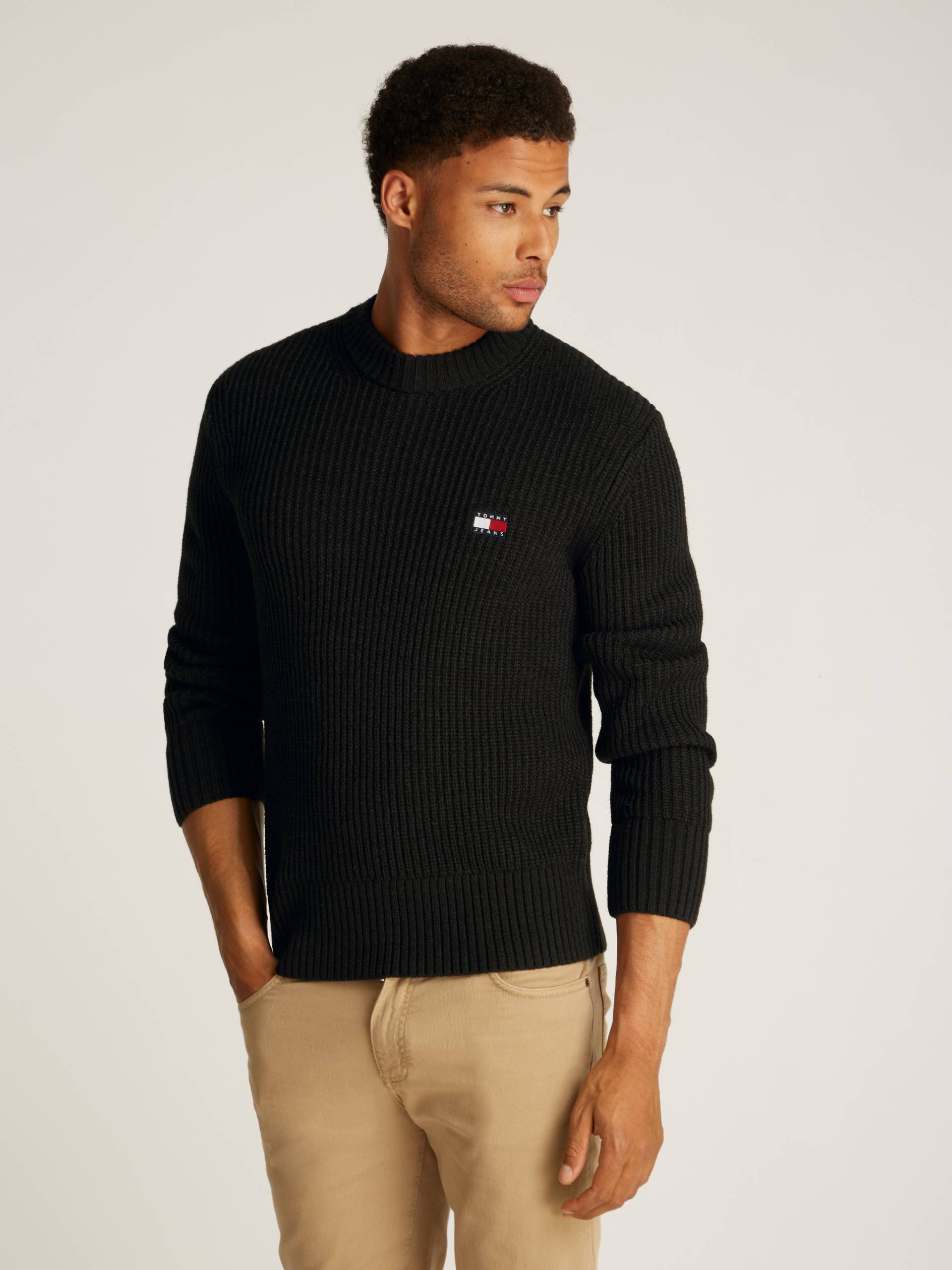 Tommy Jeans Rundhalspullover »TJM REG BADGE TEXTURED CNECK EXT«, in Unifarbe von TOMMY JEANS