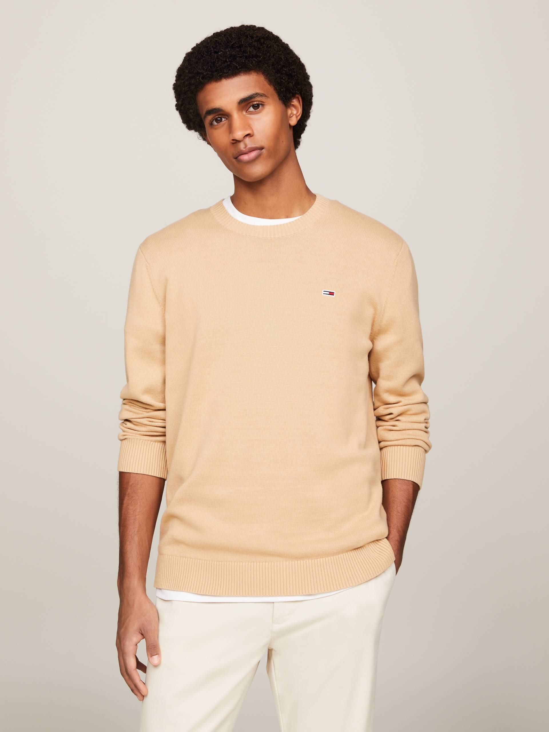 Tommy Jeans Rundhalspullover »TJM SLIM ESSENTIAL LIGHT SWEATER«, mit Flag-Patch von TOMMY JEANS