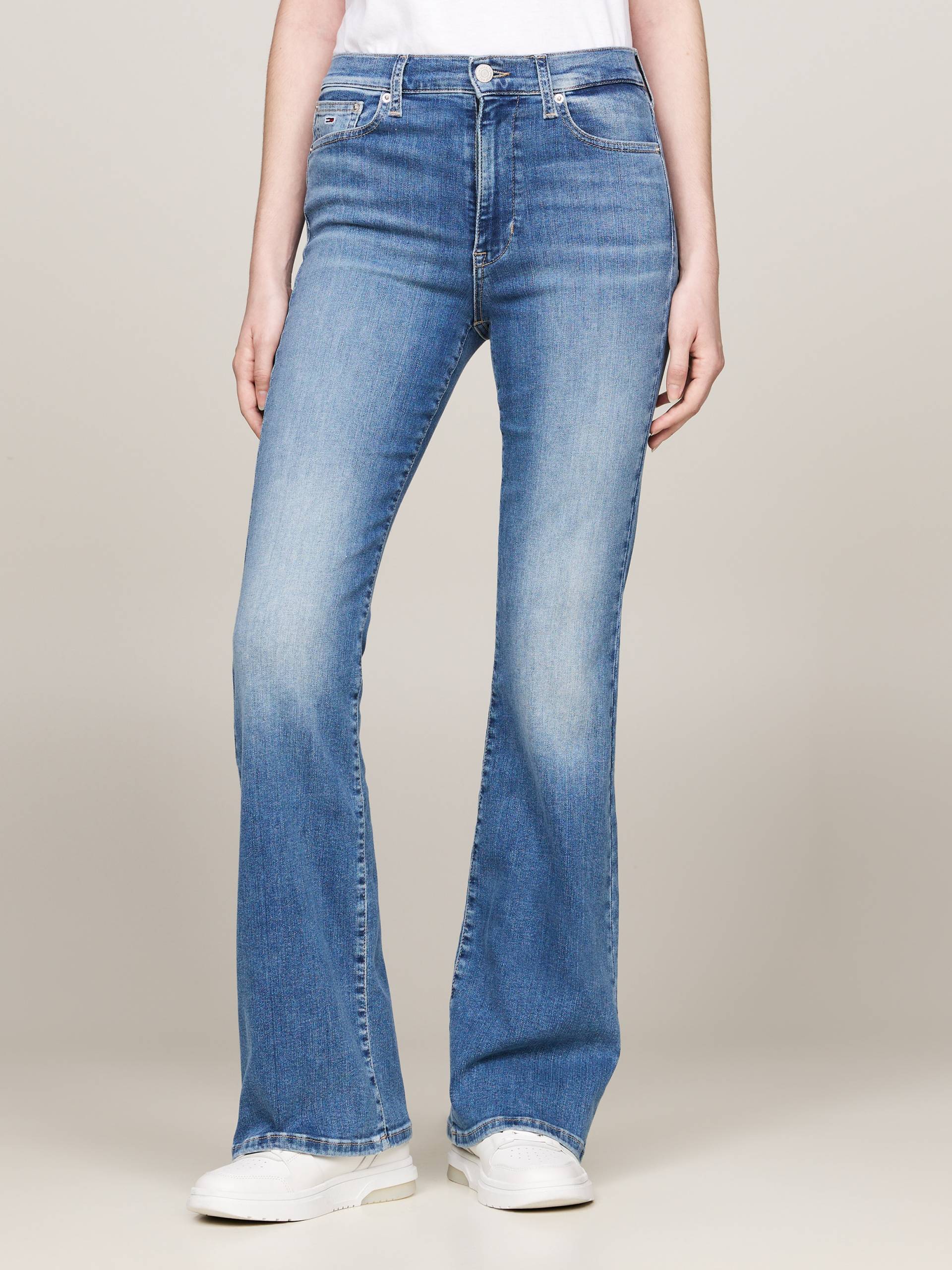 Tommy Jeans Schlagjeans »Tommy Jeans SYLVIA - High waist - Flared Denim Jeans«, mit Logostickereien und Nieten von TOMMY JEANS