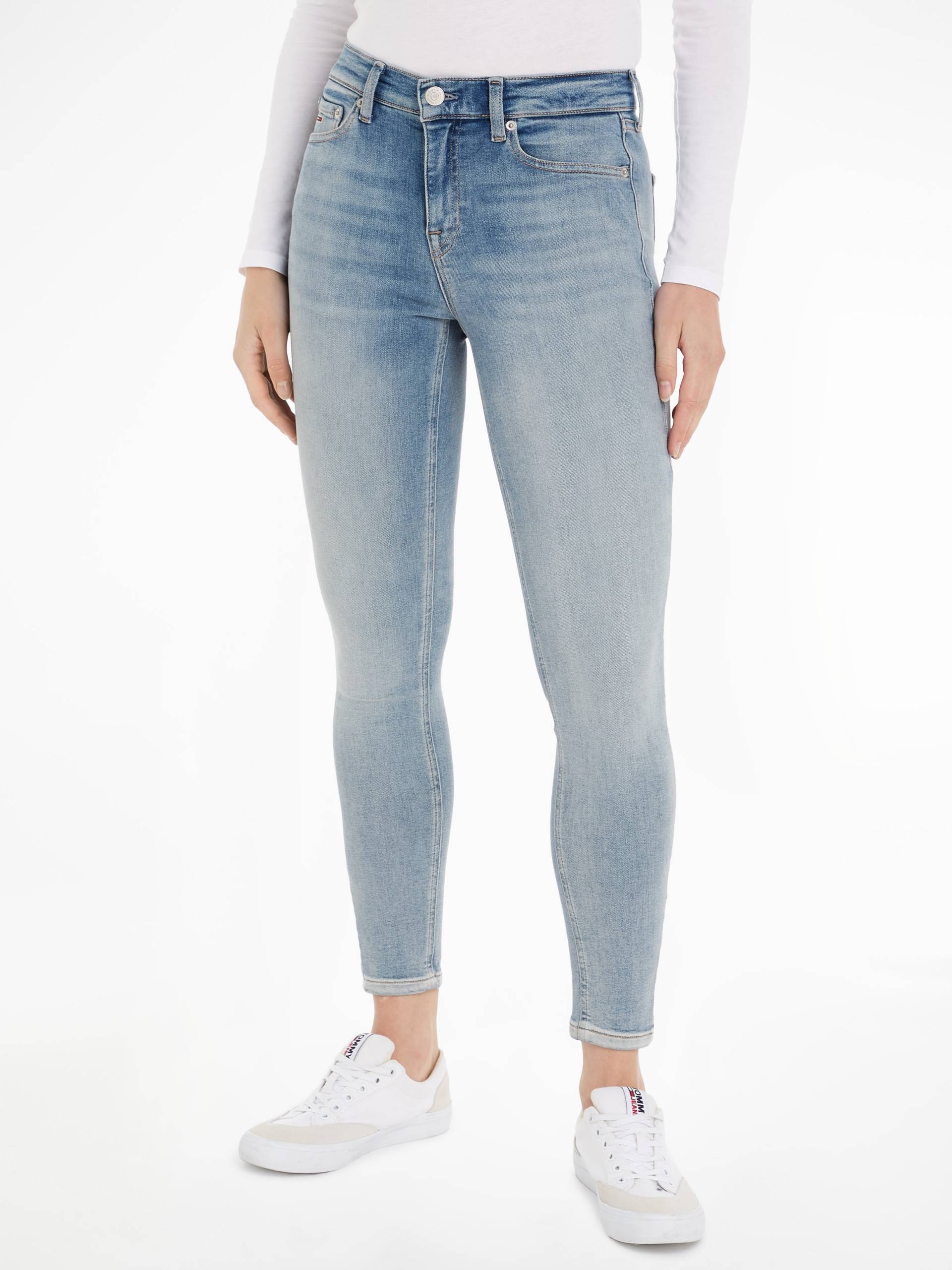 Tommy Jeans Skinny-fit-Jeans »NORA MD SKN ANK ZIP CH1218«, mit Tommy Jeans Logo-Badge von TOMMY JEANS
