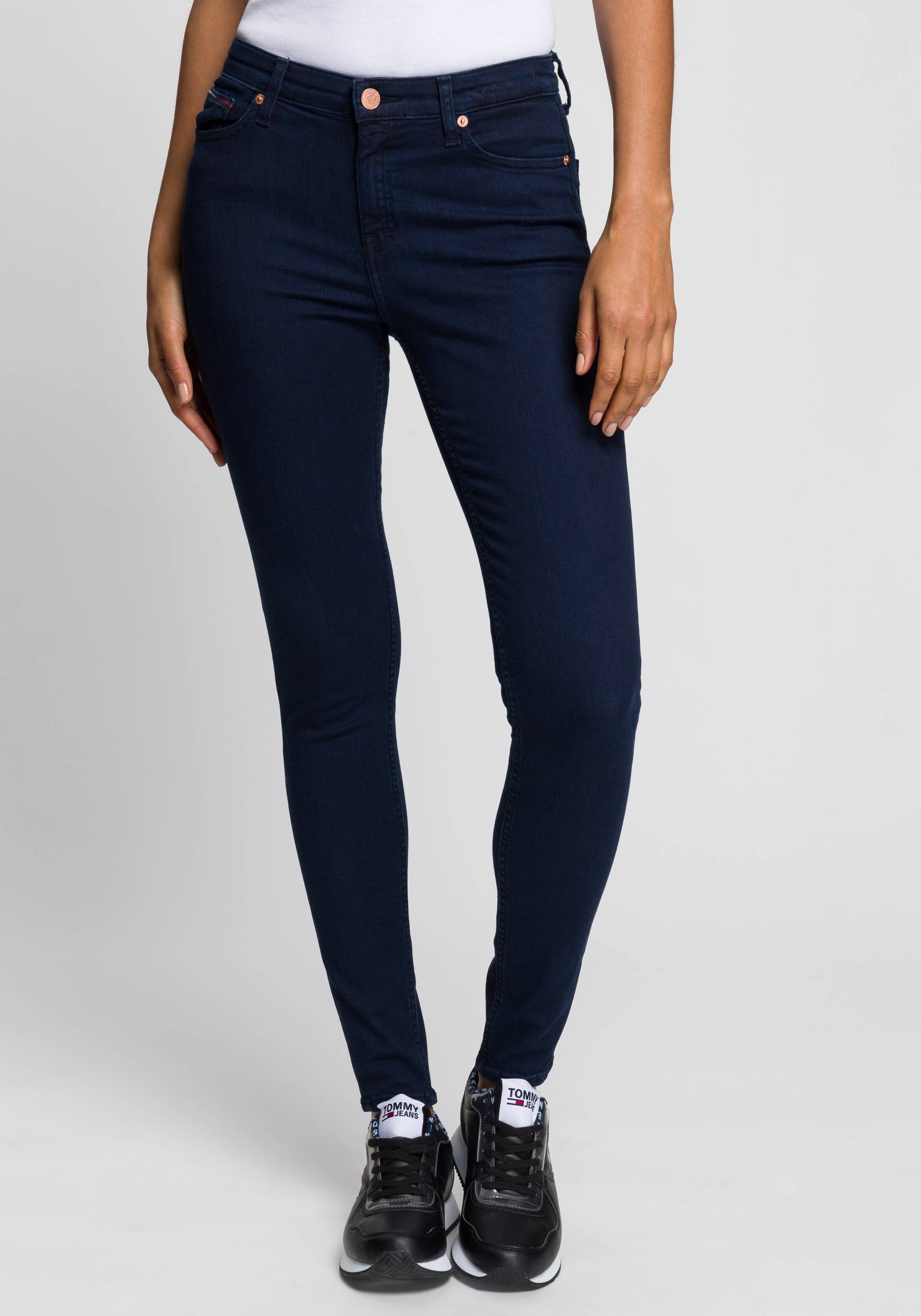 Tommy Jeans Skinny-fit-Jeans »NORA MR SKNY«, mit Tommy Jeans Logo-Badge & Stickereien von TOMMY JEANS