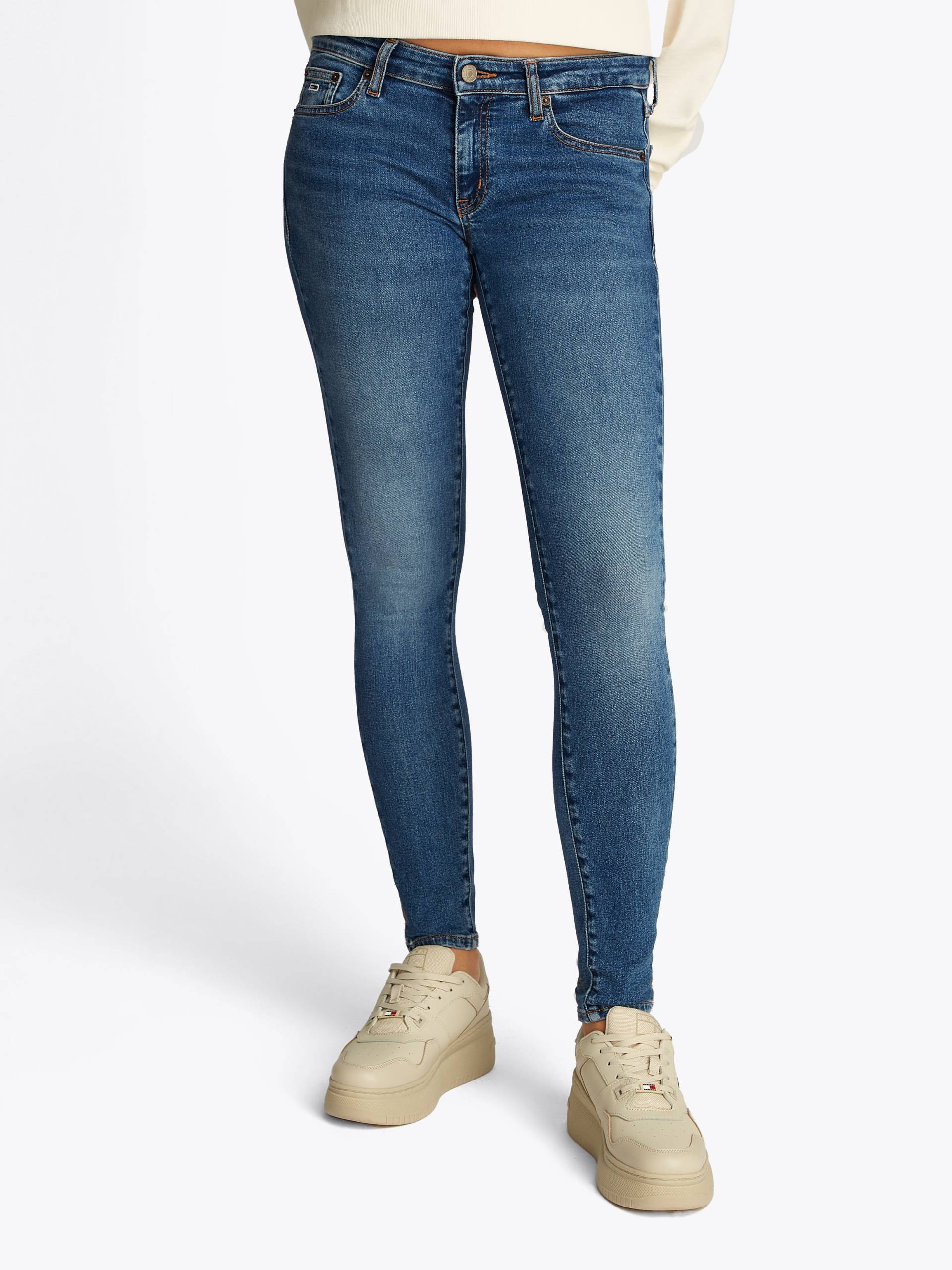 Tommy Jeans Skinny-fit-Jeans »Sophie Low Waist Skinny«, mit Logo-Badge, in Knöchellänge Tommy Jeans Skinny-fit-Jeans »Sophie Low Waist Skinny«, mit Logo-Badge, in Knöchellänge von TOMMY JEANS