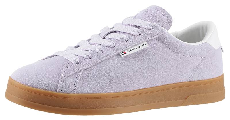 Tommy Jeans Sneaker »TJW COURT SNEAKER SUEDE«, mit seitlichem Label, Freizeitschuh, Halbschuh, Schnürschuh von TOMMY JEANS