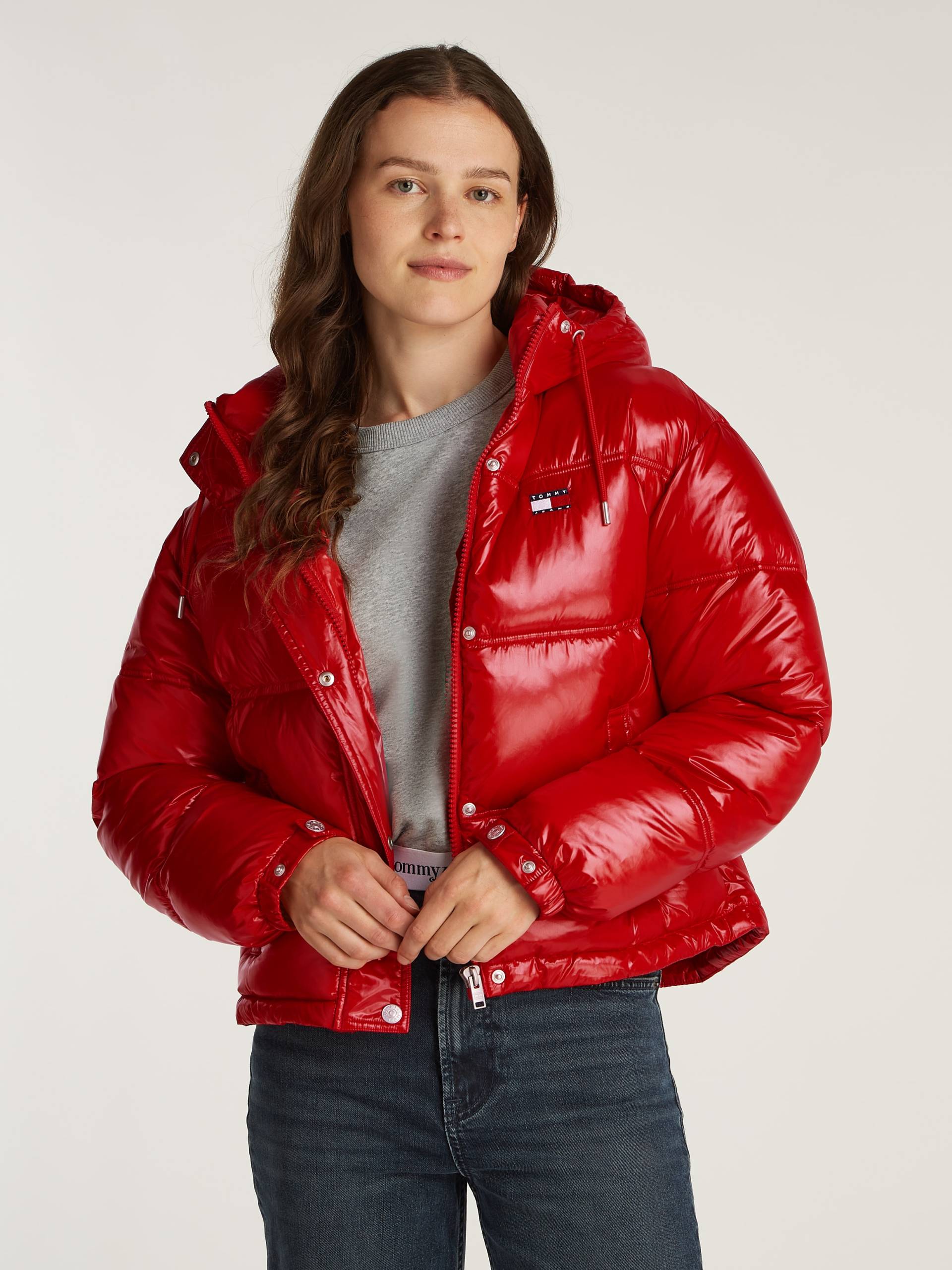 Tommy Jeans Steppjacke, mit Kapuze, in glänzender Optik von TOMMY JEANS