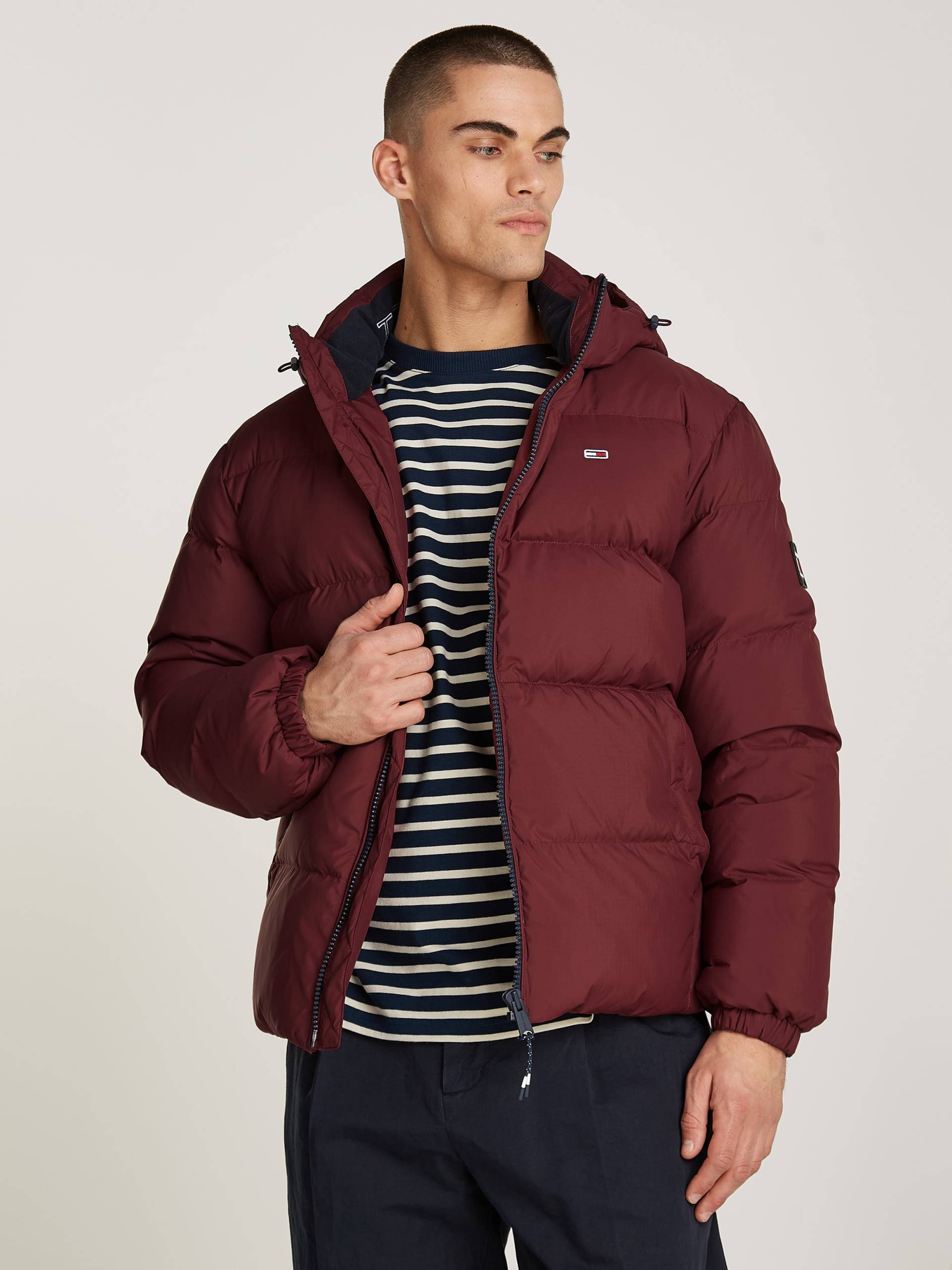 Tommy Jeans Steppjacke »TJM ESSENTIAL DOWN JACKET EXT«, mit Kapuze Tommy Jeans Steppjacke »TJM ESSENTIAL DOWN JACKET EXT«, mit Kapuze von TOMMY JEANS