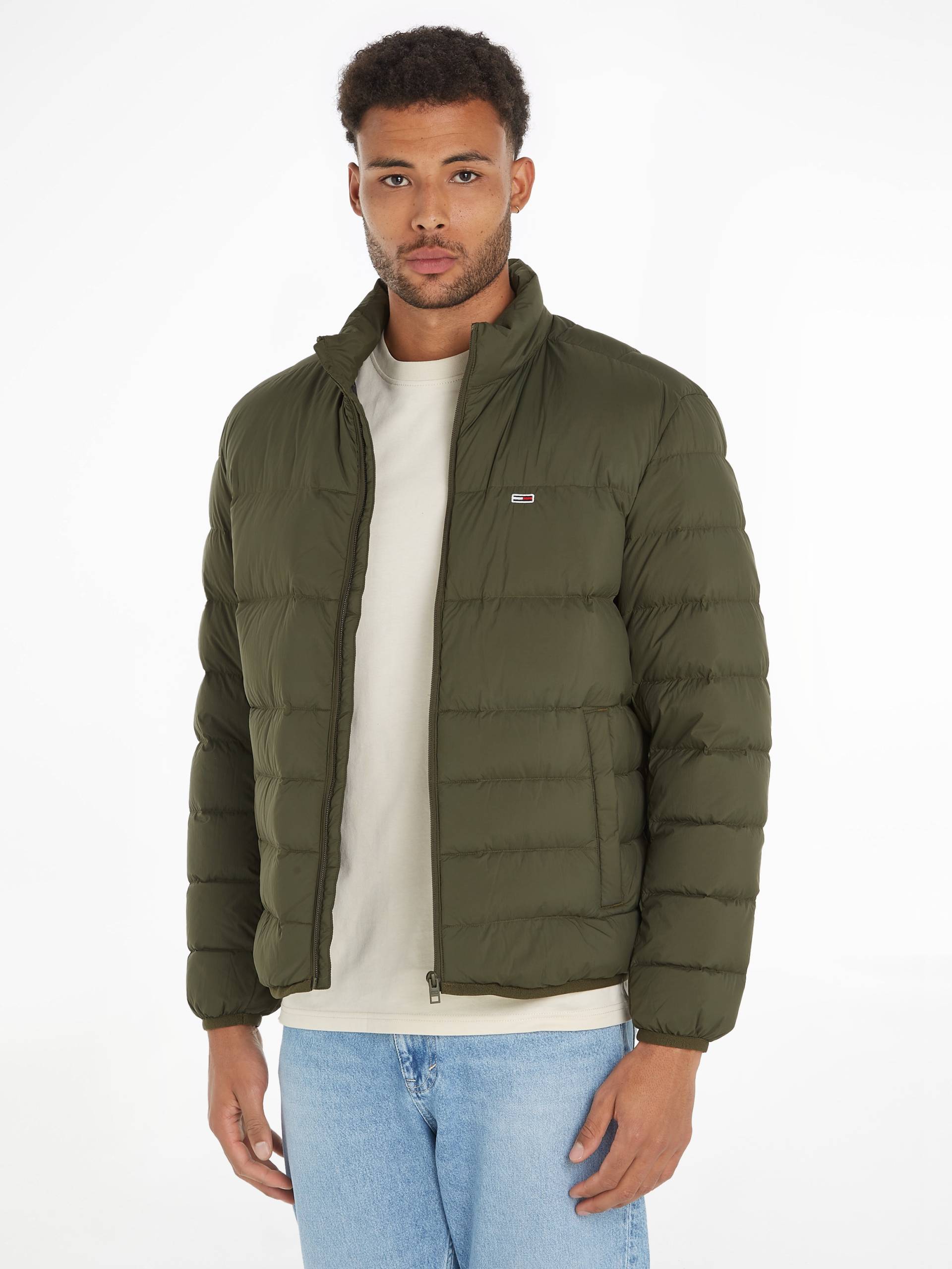 Tommy Jeans Steppjacke »TJM LIGHT DOWN JACKET«, mit Logostickerei Tommy Jeans Steppjacke »TJM LIGHT DOWN JACKET«, mit Logostickerei von TOMMY JEANS