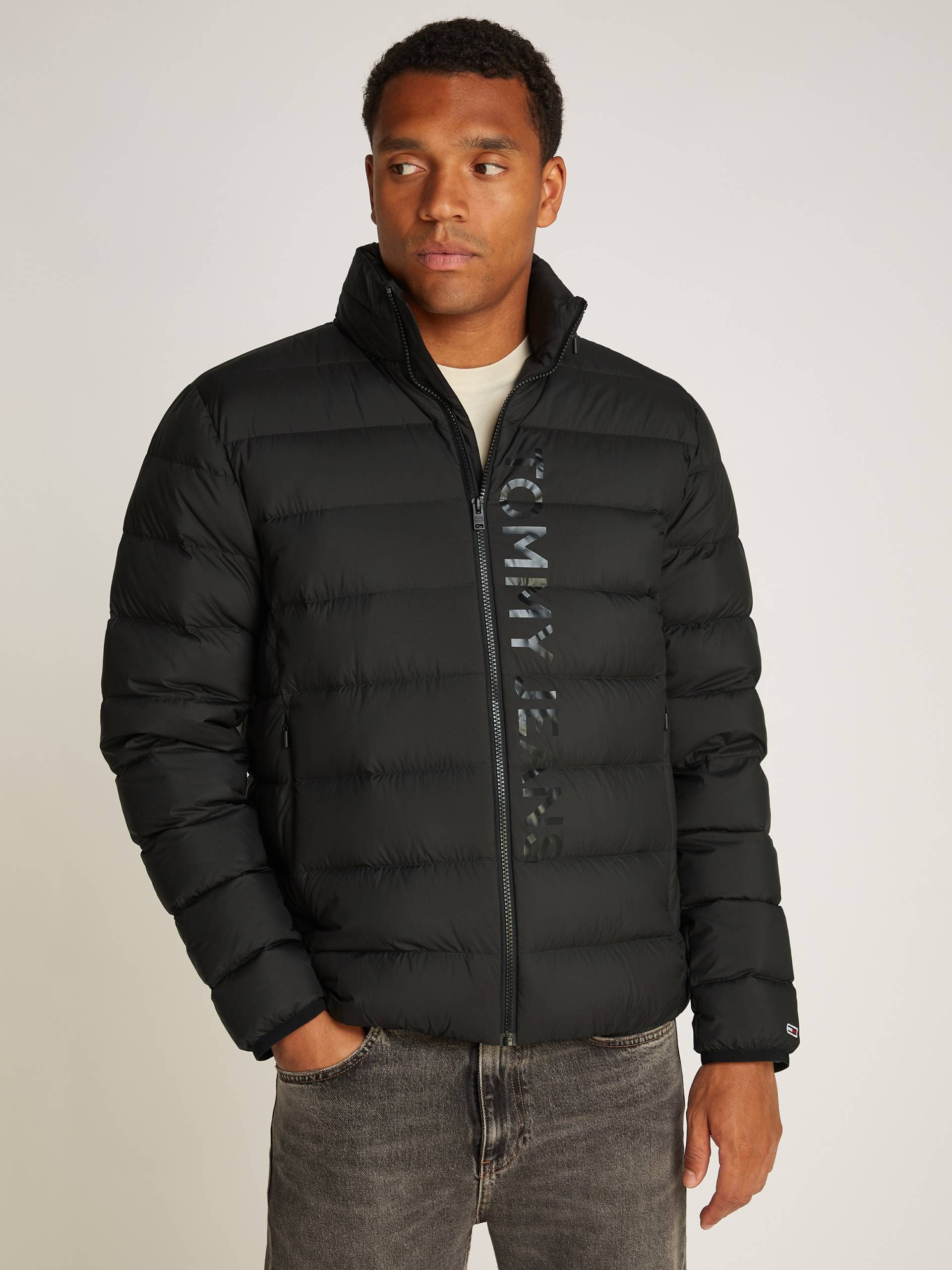 Tommy Jeans Steppjacke »TJM LT DOWN PRINTED JACKET«, mit Daunenwattierung Tommy Jeans Steppjacke »TJM LT DOWN PRINTED JACKET«, mit Daunenwattierung von TOMMY JEANS
