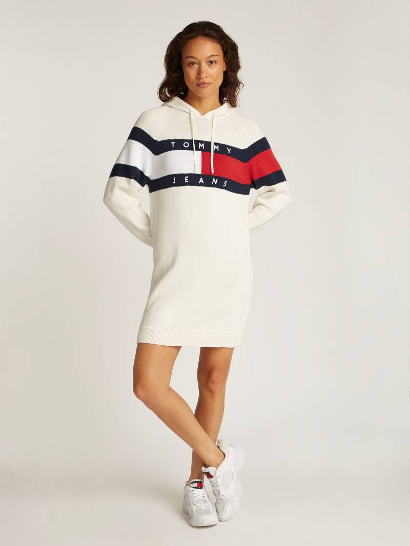 Tommy Jeans Strickkleid »TJW FLAG HOOD SWEATER DRESS EXT«, mit Logo-Flag von TOMMY JEANS