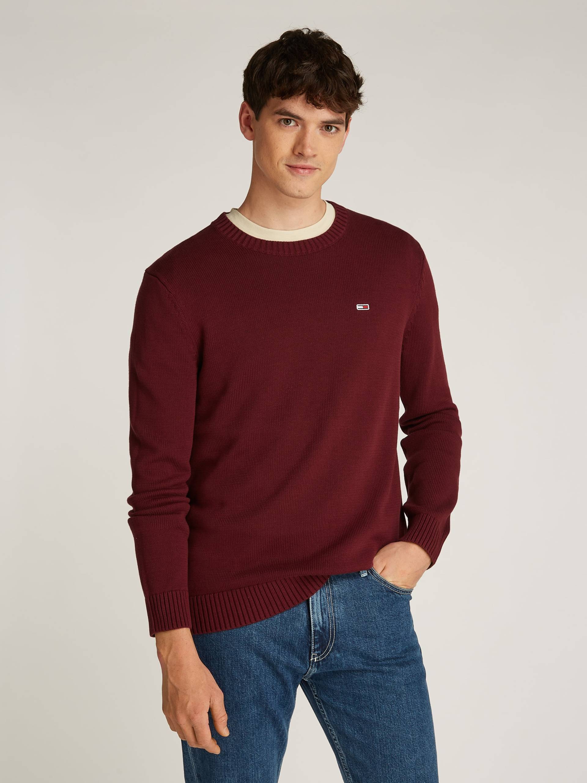 Tommy Jeans Strickpullover »TJM SLIM ESSNTLS C-NECK SWEATER«, mit Markenlogo auf der Brust von TOMMY JEANS