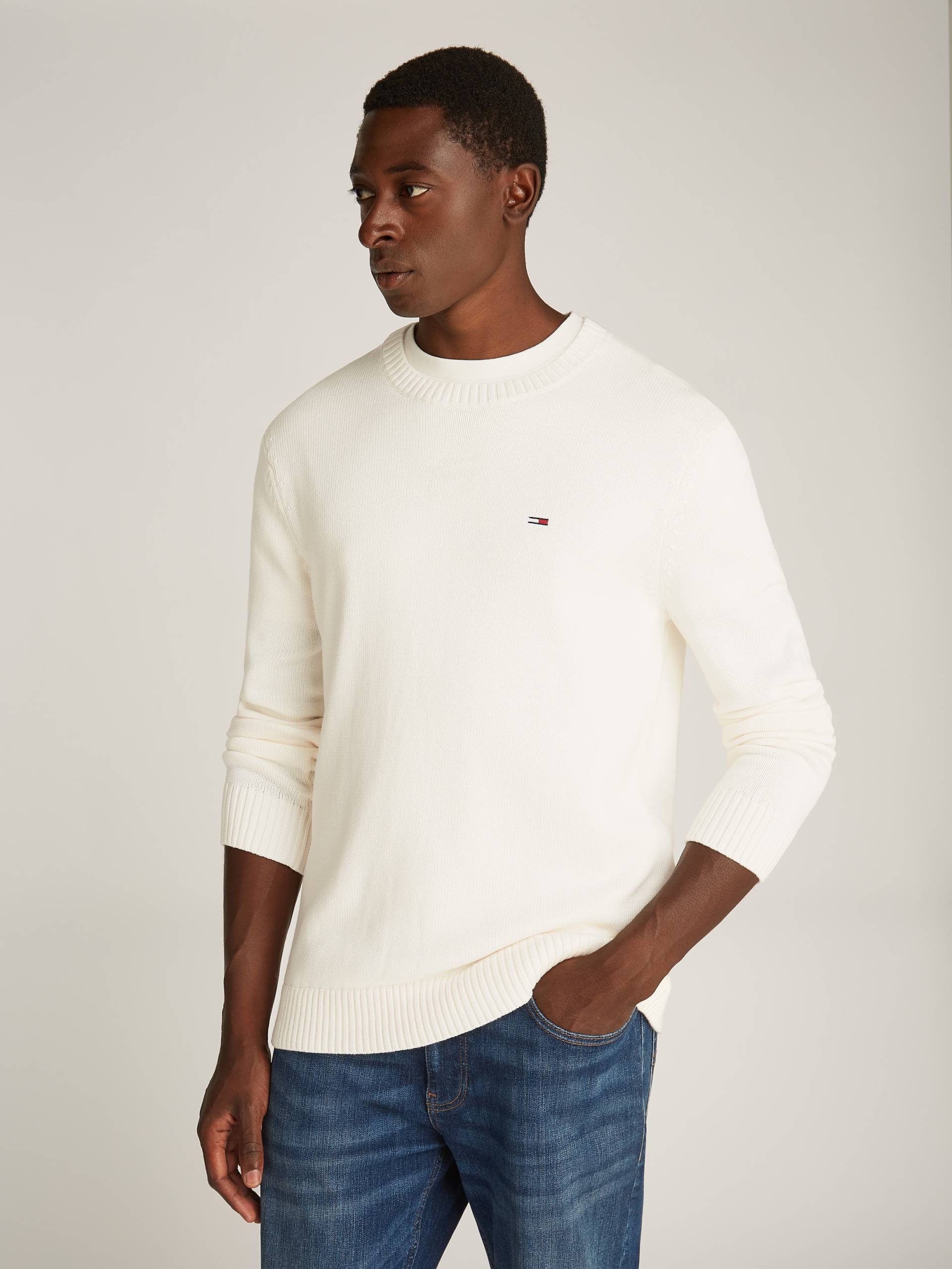 Tommy Jeans Strickpullover »TJM SLIM ESSNTLS C-NECK SWEATER«, mit Markenlogo auf der Brust von TOMMY JEANS