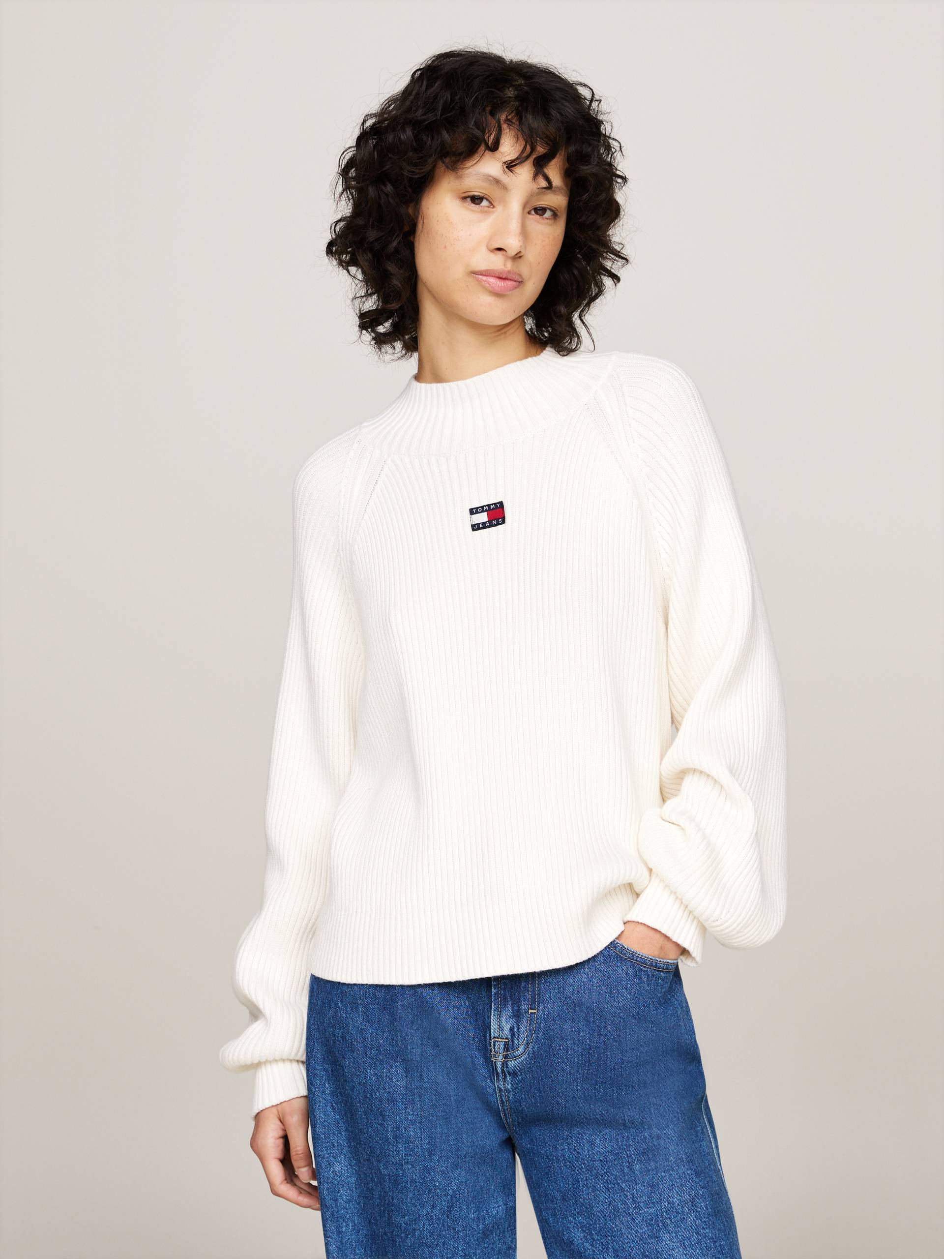 Tommy Jeans Strickpullover »TJW BADGE MOCKNECK SWEATER«, mit Logo-Badge von TOMMY JEANS