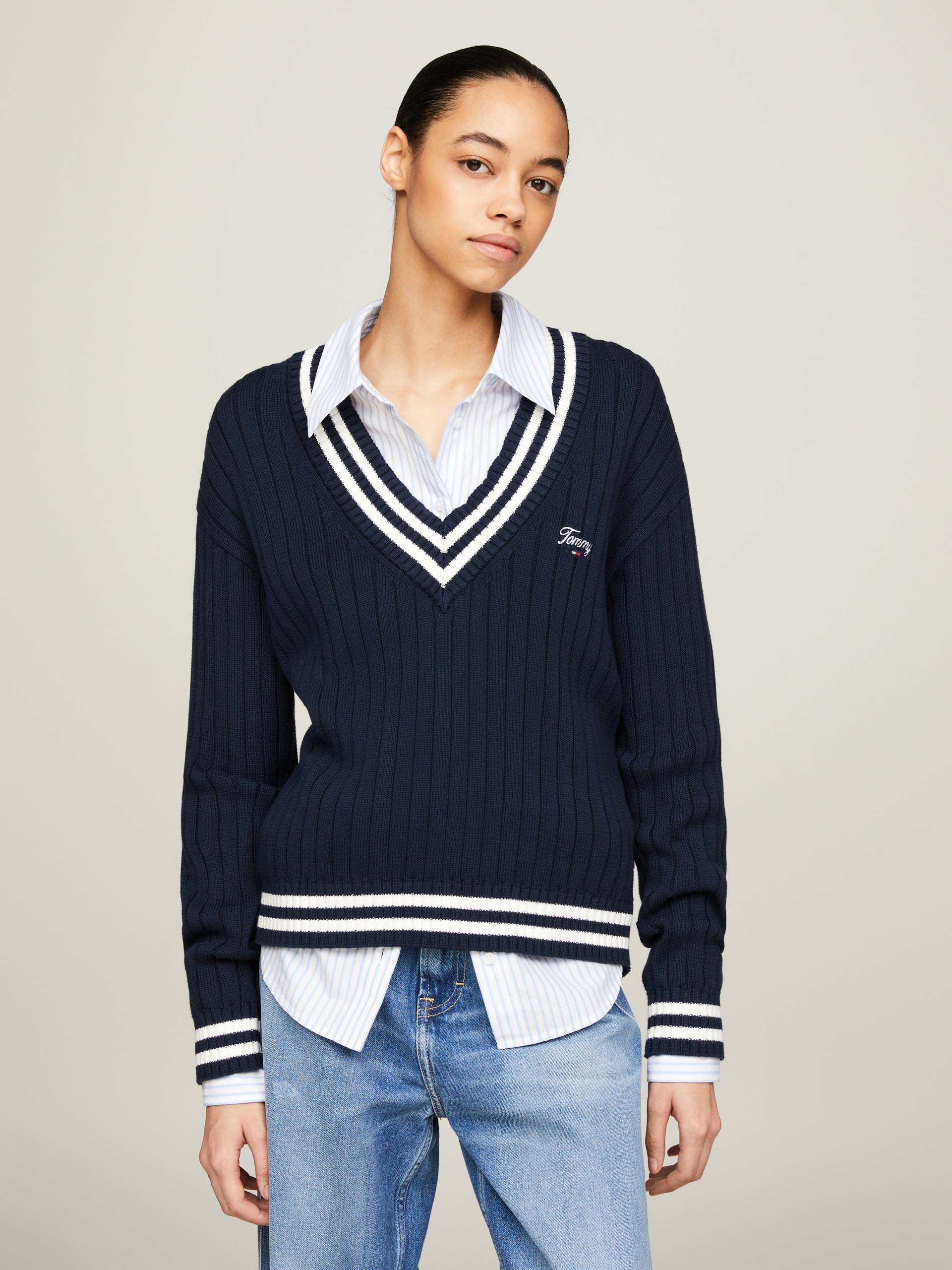 Tommy Jeans Strickpullover »TJW SCRIPT V NECK RIB SWEATER« von TOMMY JEANS