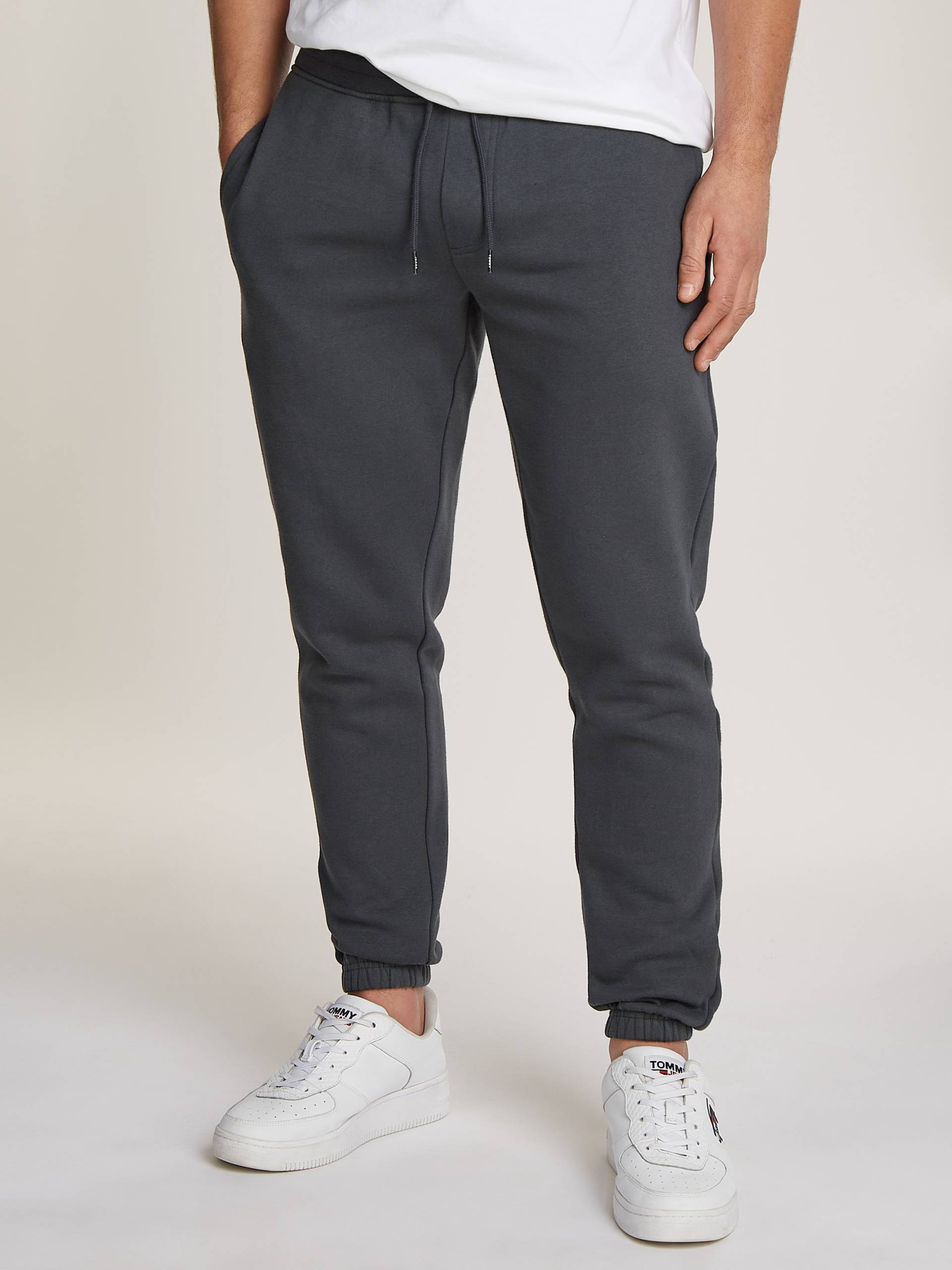 Tommy Jeans Sweathose »TJM SLIM S FLAG SWEATPANT« von TOMMY JEANS