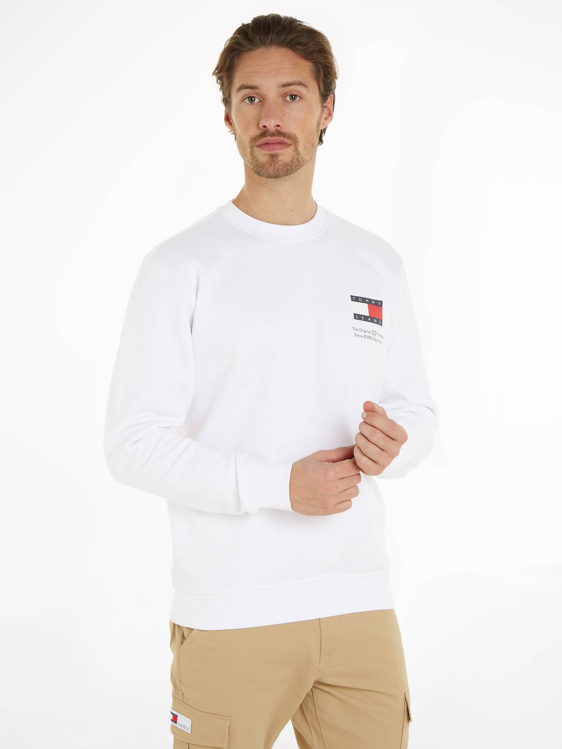 Tommy Jeans Sweatshirt »TJM REG ESSENTIAL FLAG CNECK EXT«, Rundhals-Sweatshirt mit Logo von TOMMY JEANS