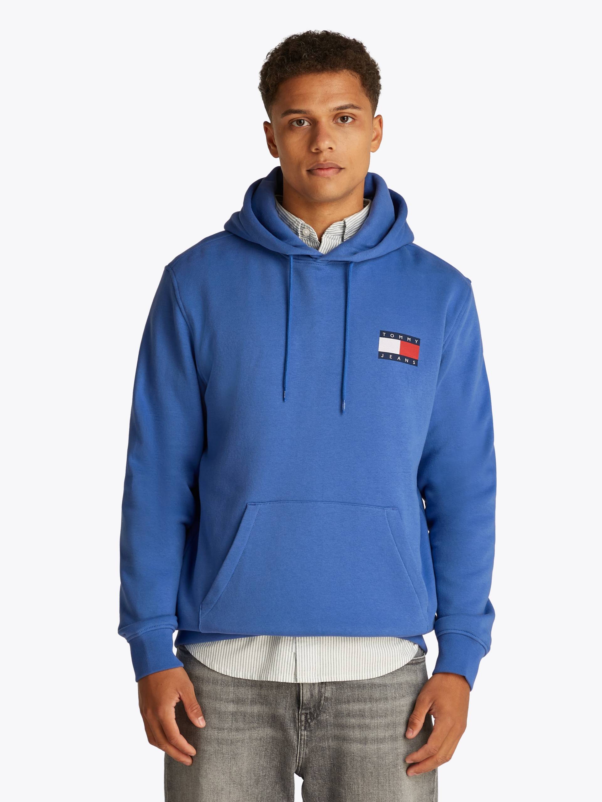 Tommy Jeans Sweatshirt »TJM REG ESSENTIAL FLAG HOOD EXT«, mit bedruckten Markenlogo auf Brusthöhe von TOMMY JEANS