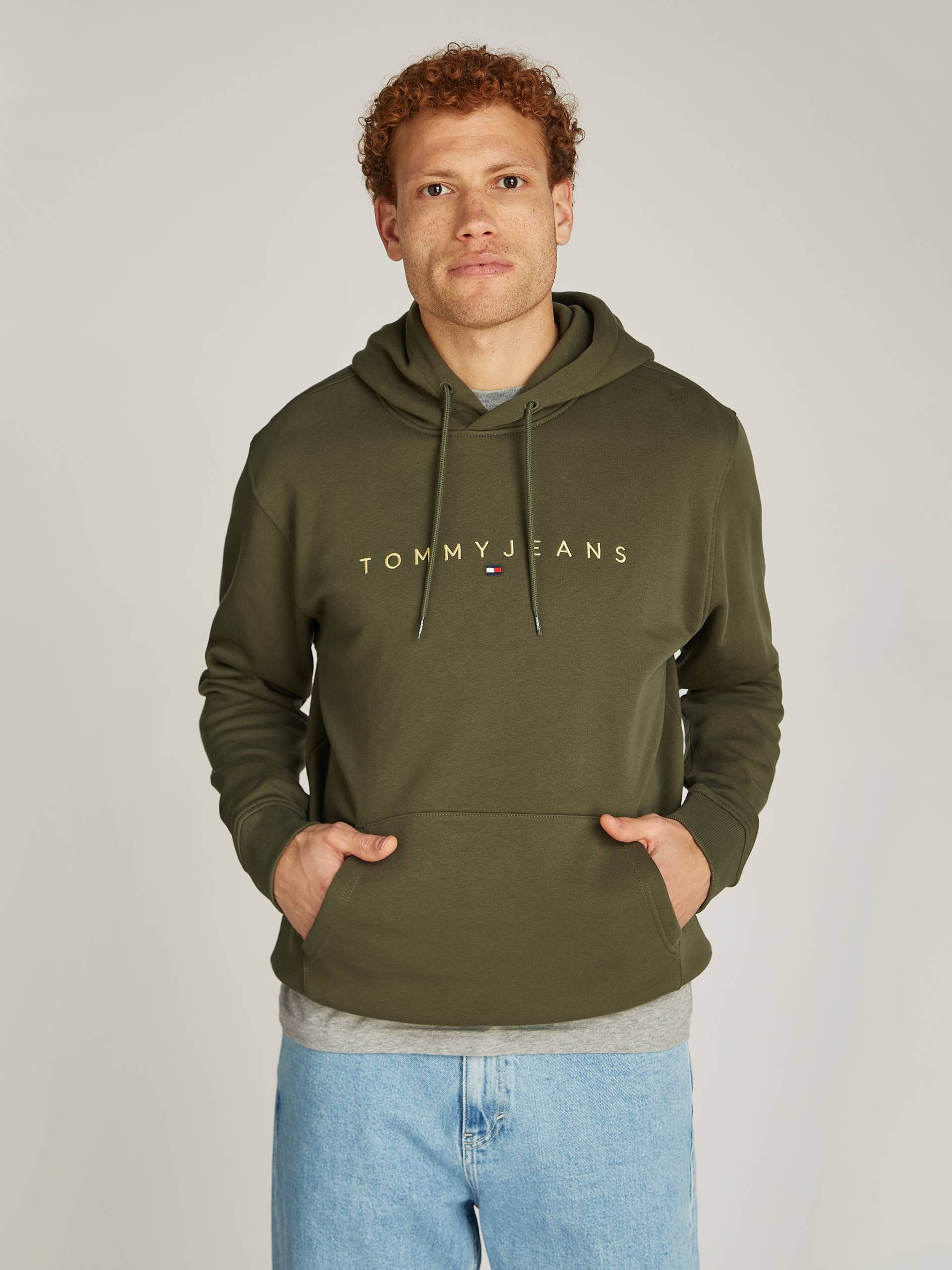 Tommy Jeans Sweatshirt »TJM REG LINEAR GOLD HOOD EXT«, besticktes Markenlogo auf Brusthöhe von TOMMY JEANS