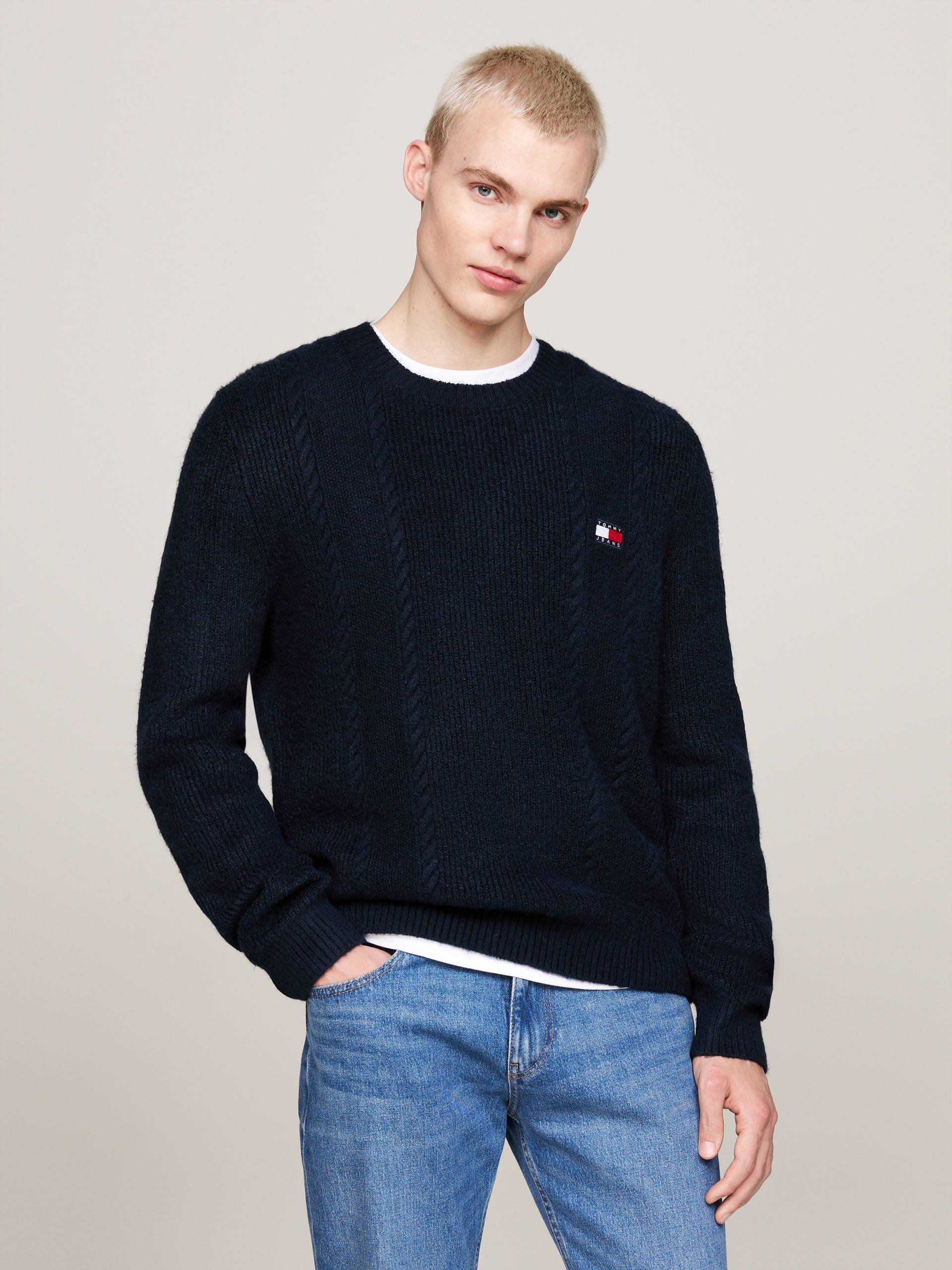 Tommy Jeans Sweatshirt »TJM SLIM CABLE KNIT CNECK«, mit bestickten Markenlogo, Strickmuster von TOMMY JEANS