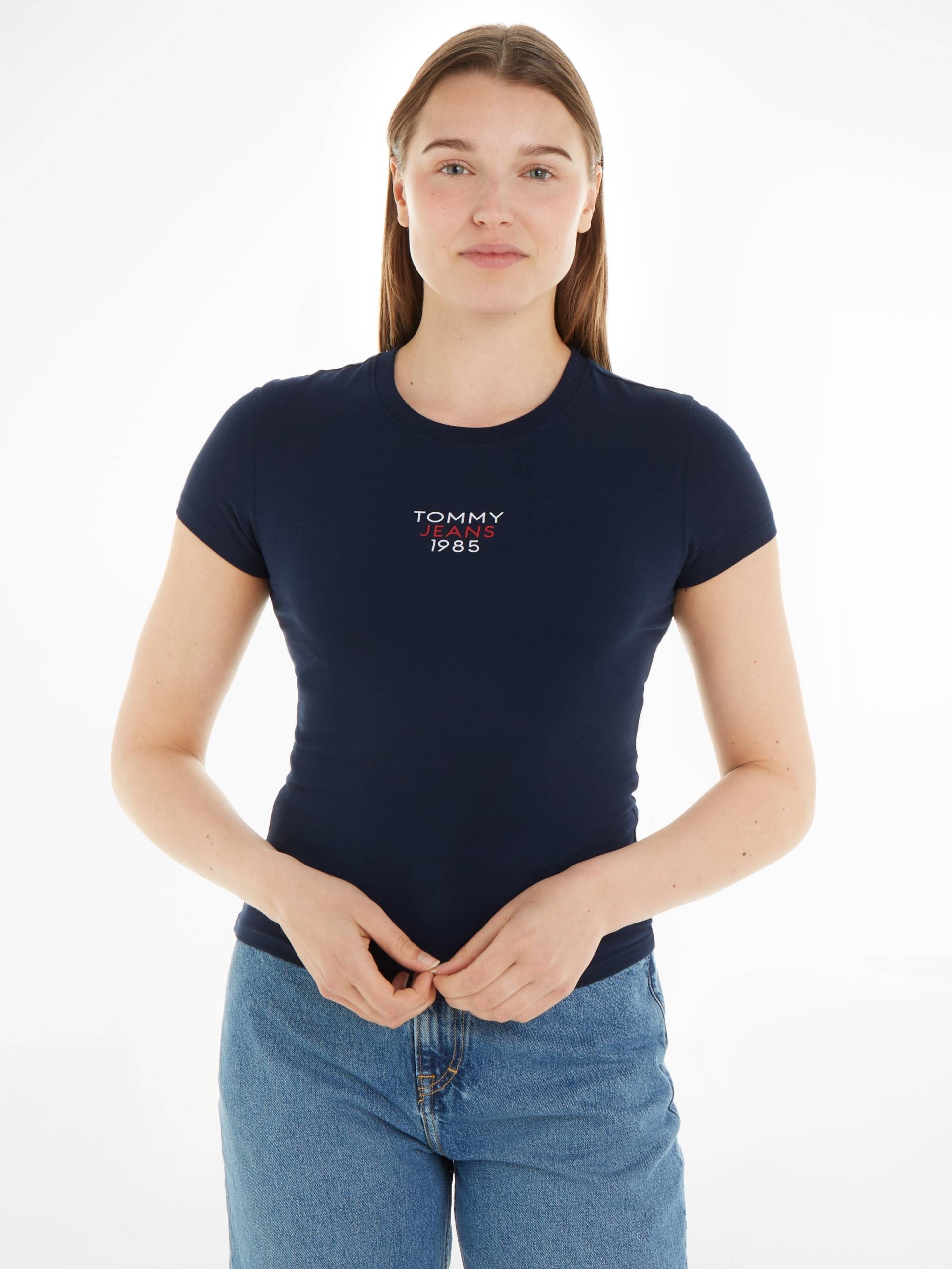 Tommy Jeans T-Shirt »Slim Essential Logo«, Kurzarm Rundhals Jersey T Shirt mit Logo Druck Print, Baumwoll Mix von TOMMY JEANS