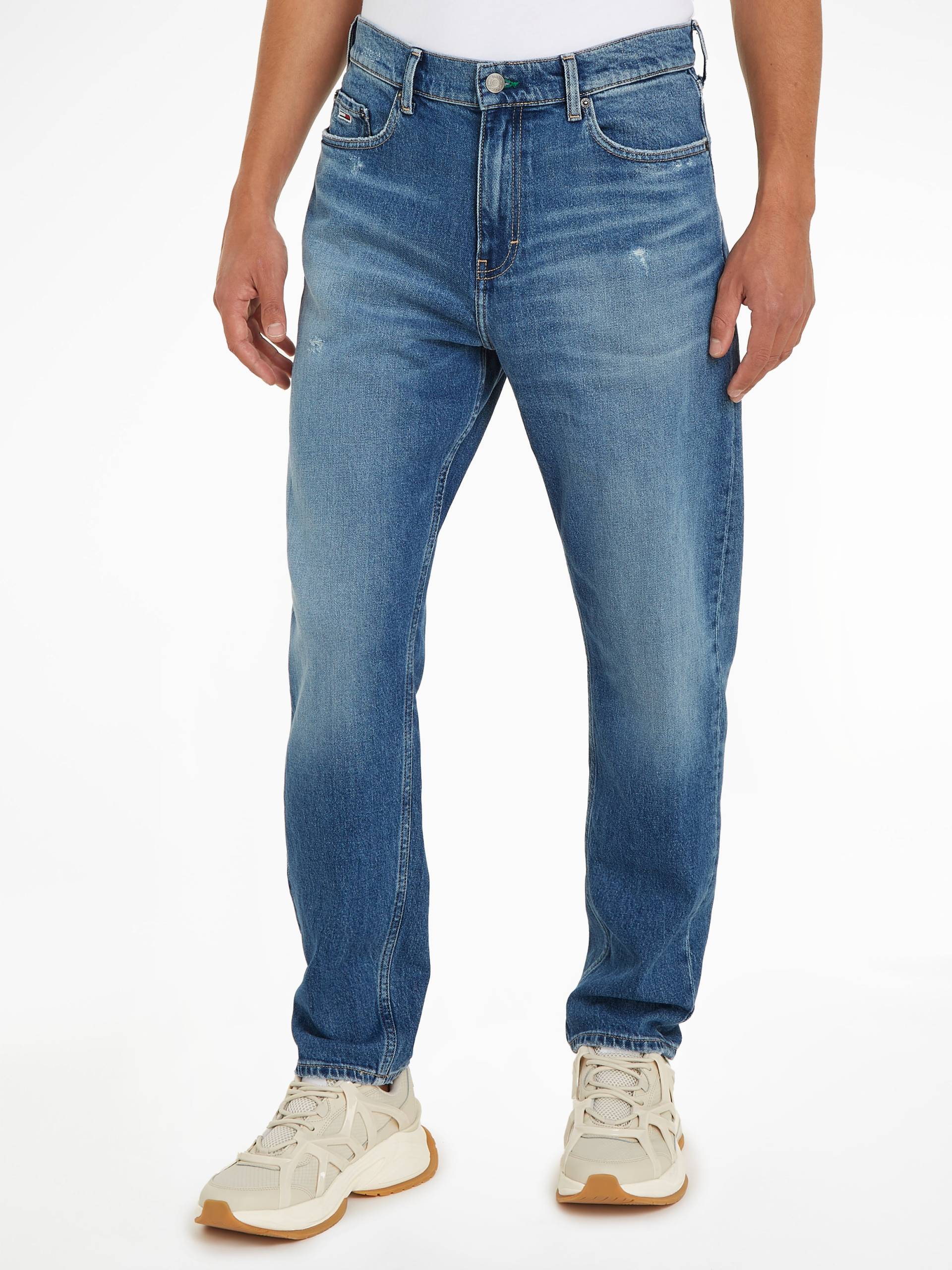 Tommy Jeans Tapered-fit-Jeans »Isaac Relaxed Tapered«, im 5-Pocket-Style Tommy Jeans Tapered-fit-Jeans »Isaac Relaxed Tapered«, im 5-Pocket-Style von TOMMY JEANS