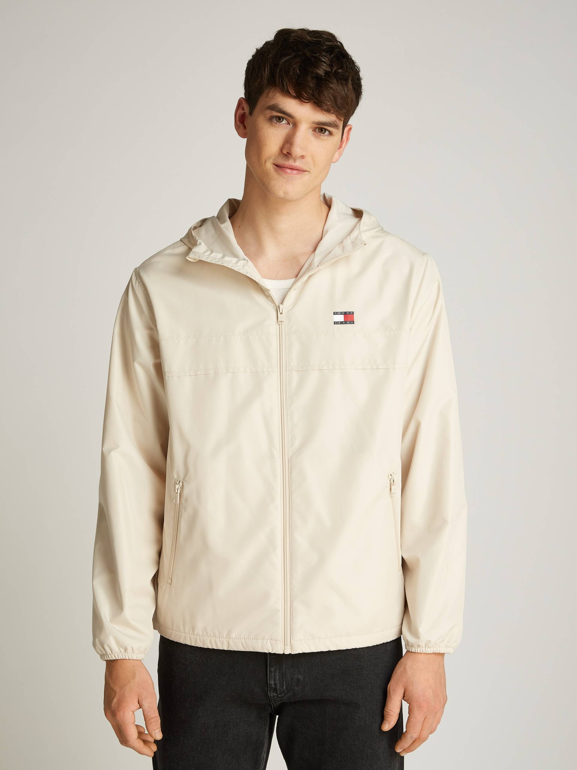 Tommy Jeans Windbreaker »TJM FLEECE LINED CHICAGO JACKET«, mit Kapuze, mit Fleece-Futter Tommy Jeans Windbreaker »TJM FLEECE LINED CHICAGO JACKET«, mit Kapuze, mit Fleece-Futter von TOMMY JEANS