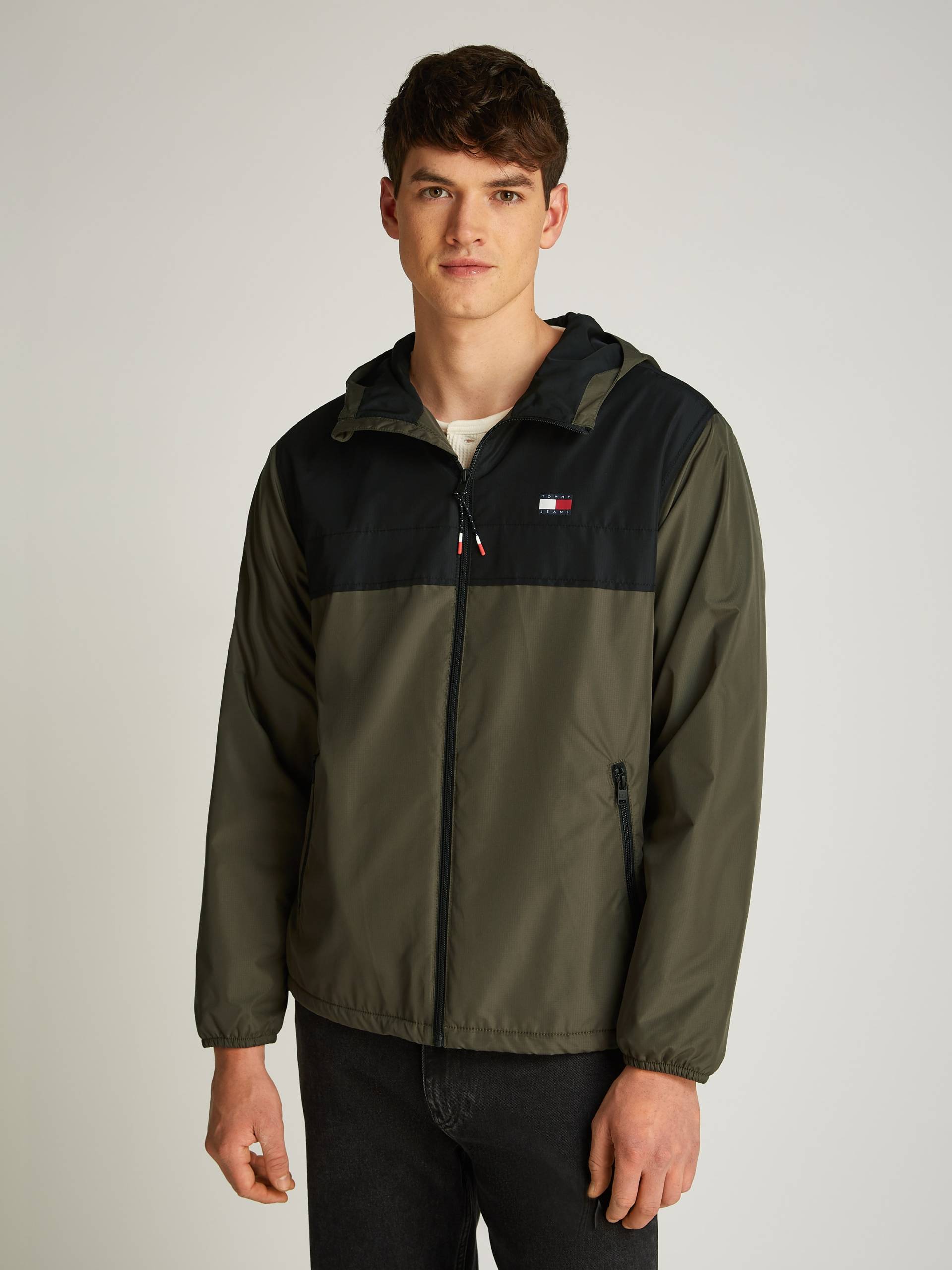 Tommy Jeans Windbreaker »TJM FLEECE LINED CHICAGO JACKET«, mit Kapuze, mit Fleece-Futter Tommy Jeans Windbreaker »TJM FLEECE LINED CHICAGO JACKET«, mit Kapuze, mit Fleece-Futter von TOMMY JEANS