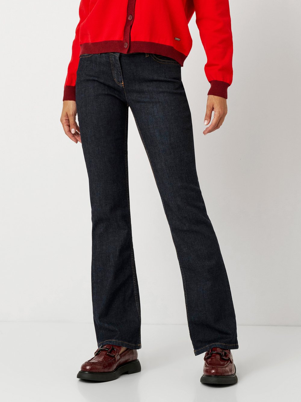 TONI 5-Pocket-Hose »Perfect Shape Bootcut«, mit Kontrastnähten TONI 5-Pocket-Hose »Perfect Shape Bootcut«, mit Kontrastnähten von TONI