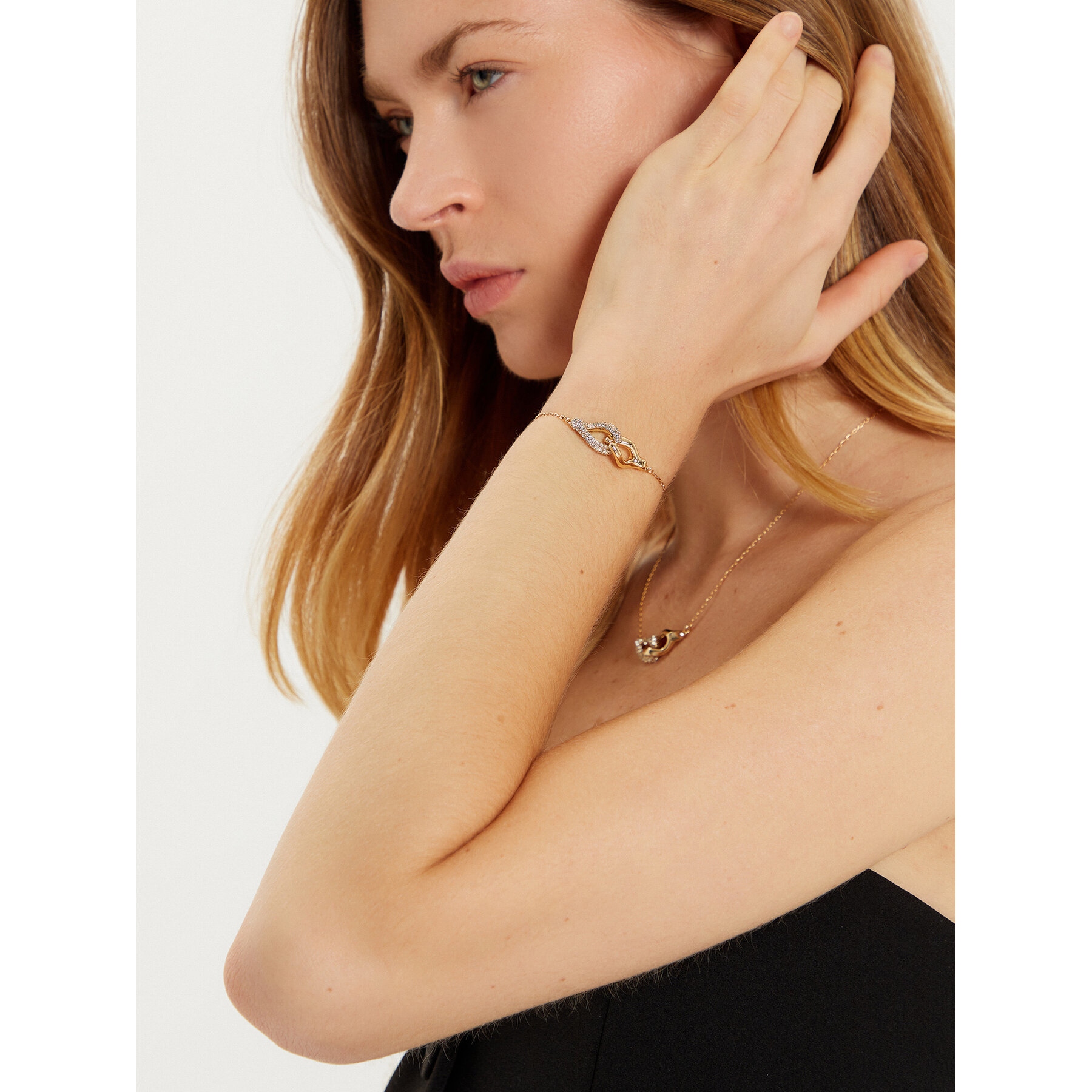 Halskette Tory Burch Interlocking Wishbone Pendant 161070 Goldfarben Halskette Tory Burch Interlocking Wishbone Pendant 161070 Goldfarben von TORY BURCH