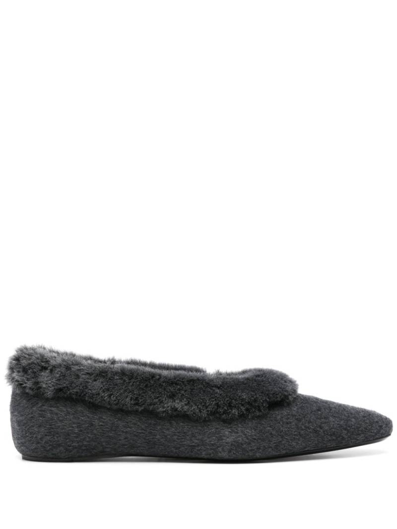 TOTEME shearling-trim ballerinas - Grey von TOTEME