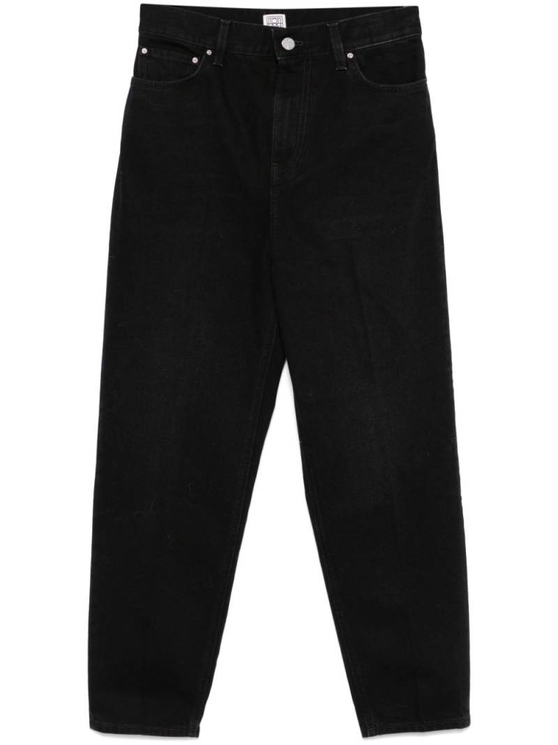 TOTEME tapered jeans - Black von TOTEME