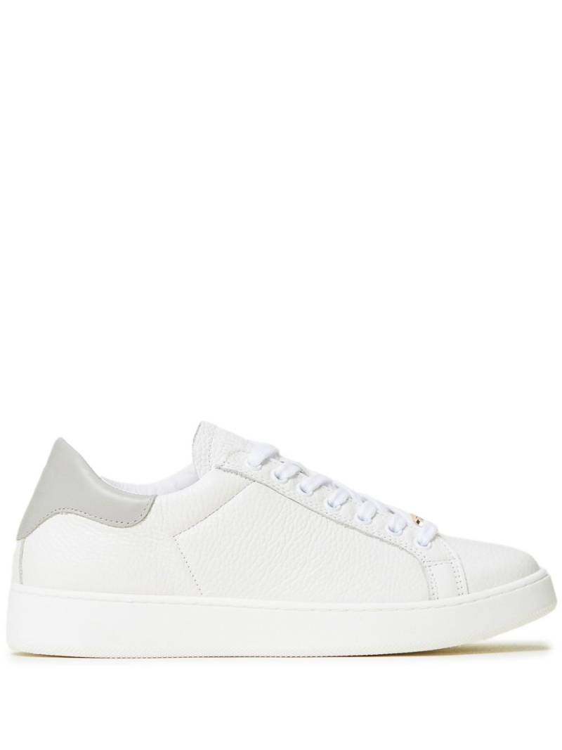 TWINSET logo-plaque sneakers - White von TWINSET