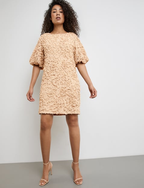 TAIFUN Damen Spitzenkleid mit imposantem Blüten-Dekor Puffärmel Rundhals Polyamid Beige von Taifun