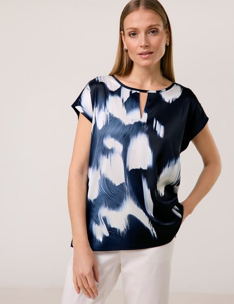 TAIFUN Damen V-Shirt mit fließender Web-Front Viskose 64 cm V-Ausschnitt Kurzarm gemustert Blau von Taifun