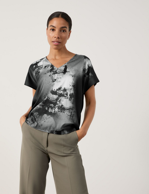 TAIFUN Damen V-Shirt mit fließender Web-Front 64cm Kurzarm V-Ausschnitt Viskose, Schwarz gemustert von Taifun