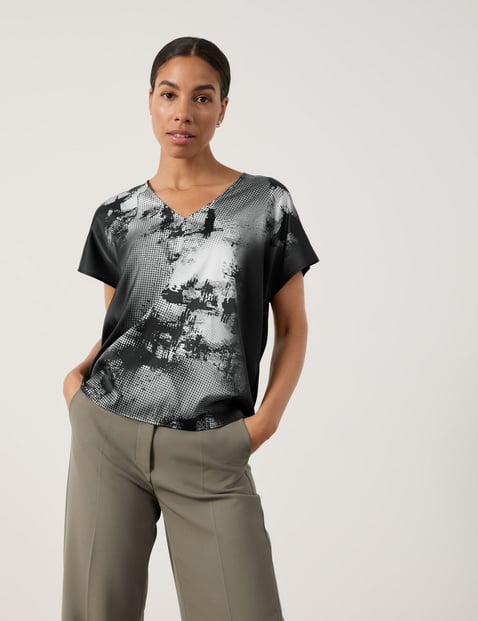 TAIFUN Damen V-Shirt mit fließender Web-Front Viskose 64 cm V-Ausschnitt Kurzarm gemustert Schwarz von Taifun