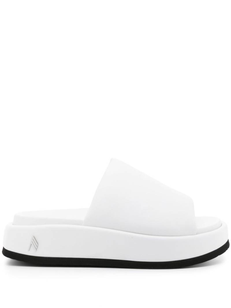 The Attico Mia leather flatform slides - White von The Attico