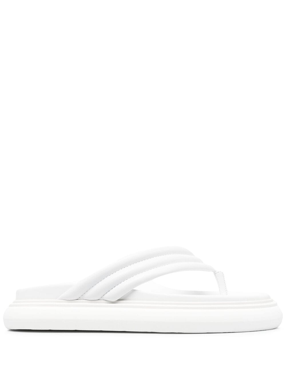 The Attico padded leather flip flops - White von The Attico