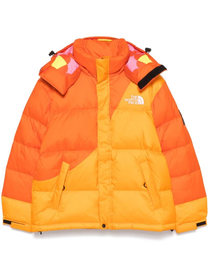 The North Face TNF x Yinka Ilori down jacket - Orange von The North Face