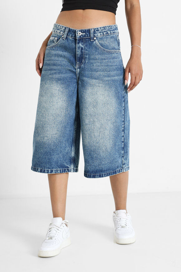 The Ragged Priest Baggy Wide Leg Jeansshorts | Bleach Wash Blue | Damen  | 24 von The Ragged Priest